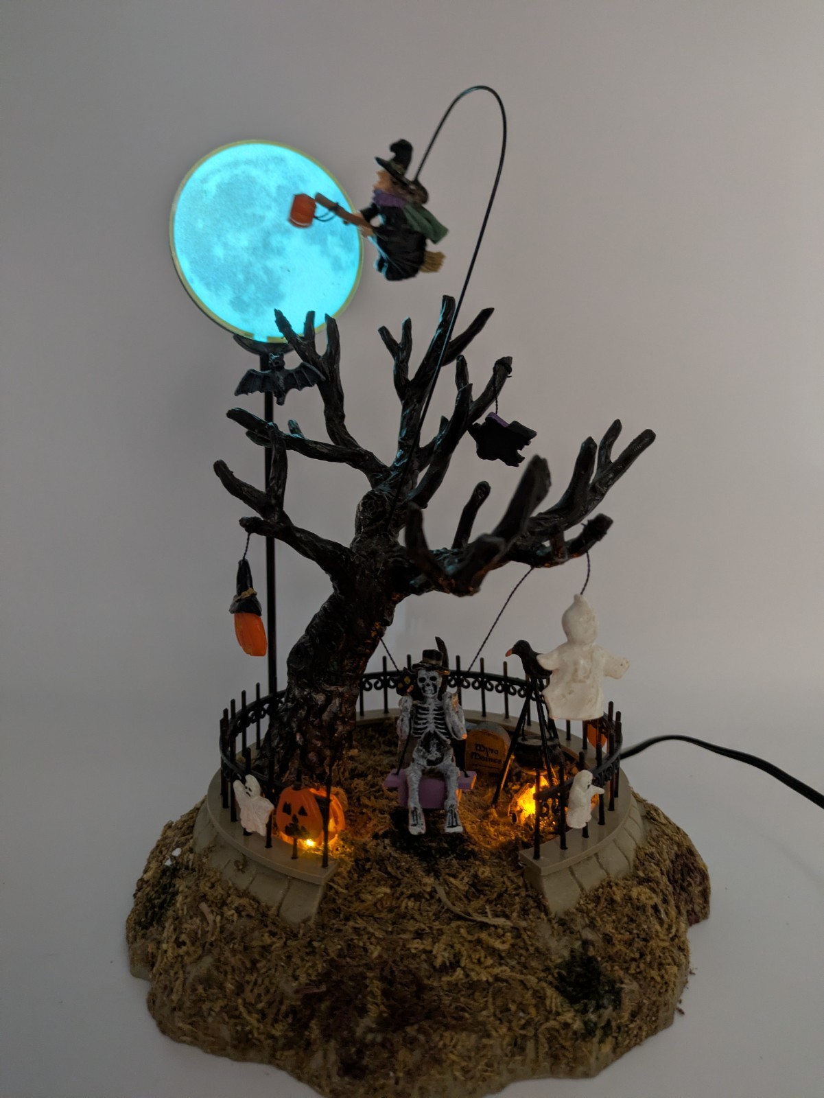 Lemax Witch’s Joyride Pumpkin Hollow Halloween Animated Lighted Village 2004