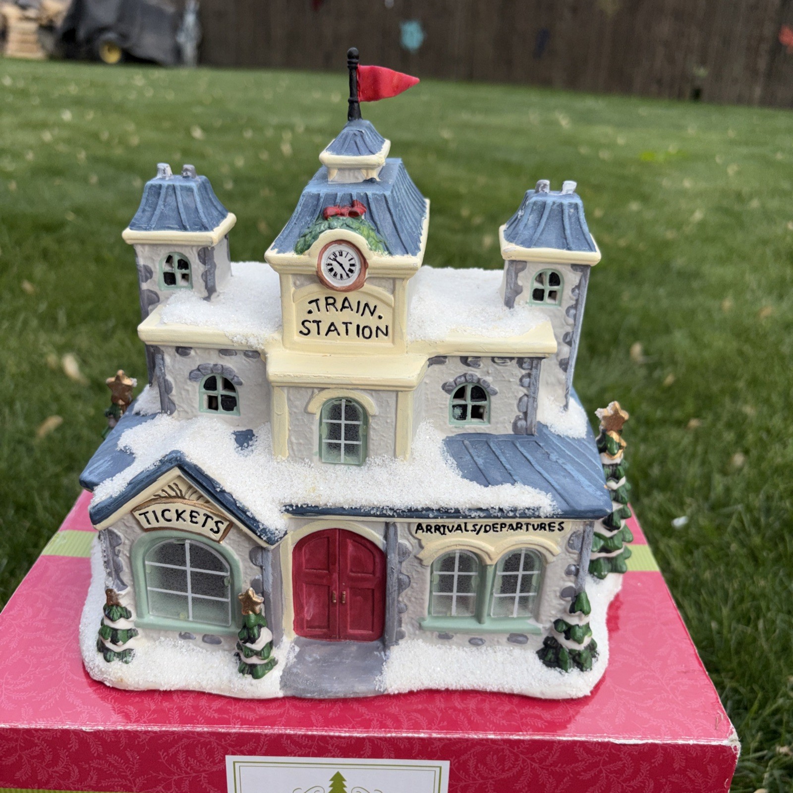 Susan Winget Pine Street Station Lighted Porcelain Christmas Village House Box