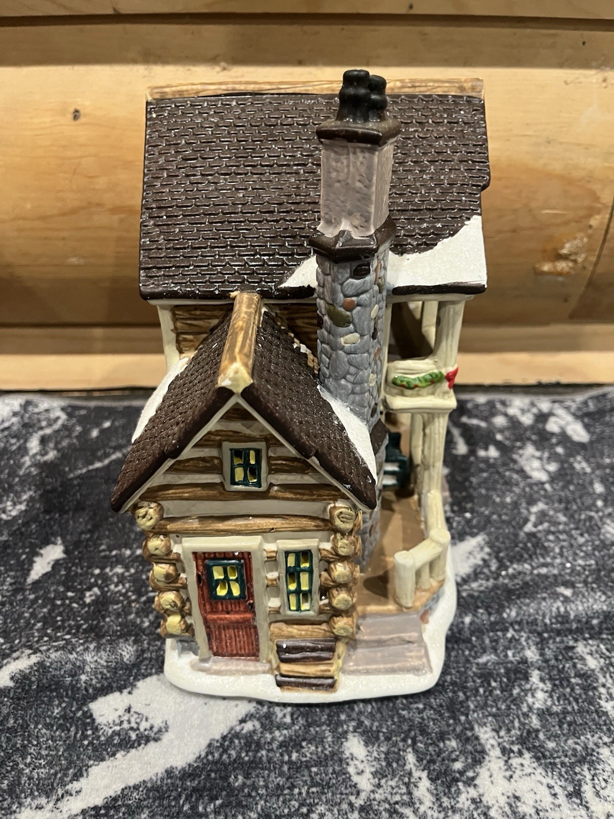 Holiday Inspirations Porcelain Lodge Cabin /w Box