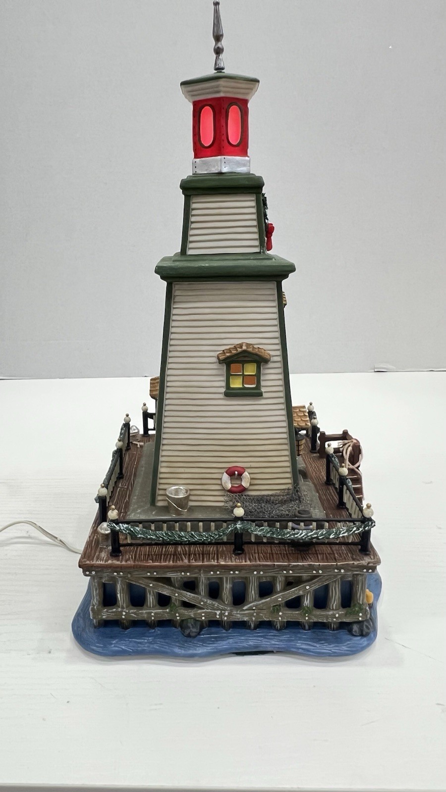 Dept 56 Dickens Village Series Lighthouse Queens Port 58714 Retired 2003