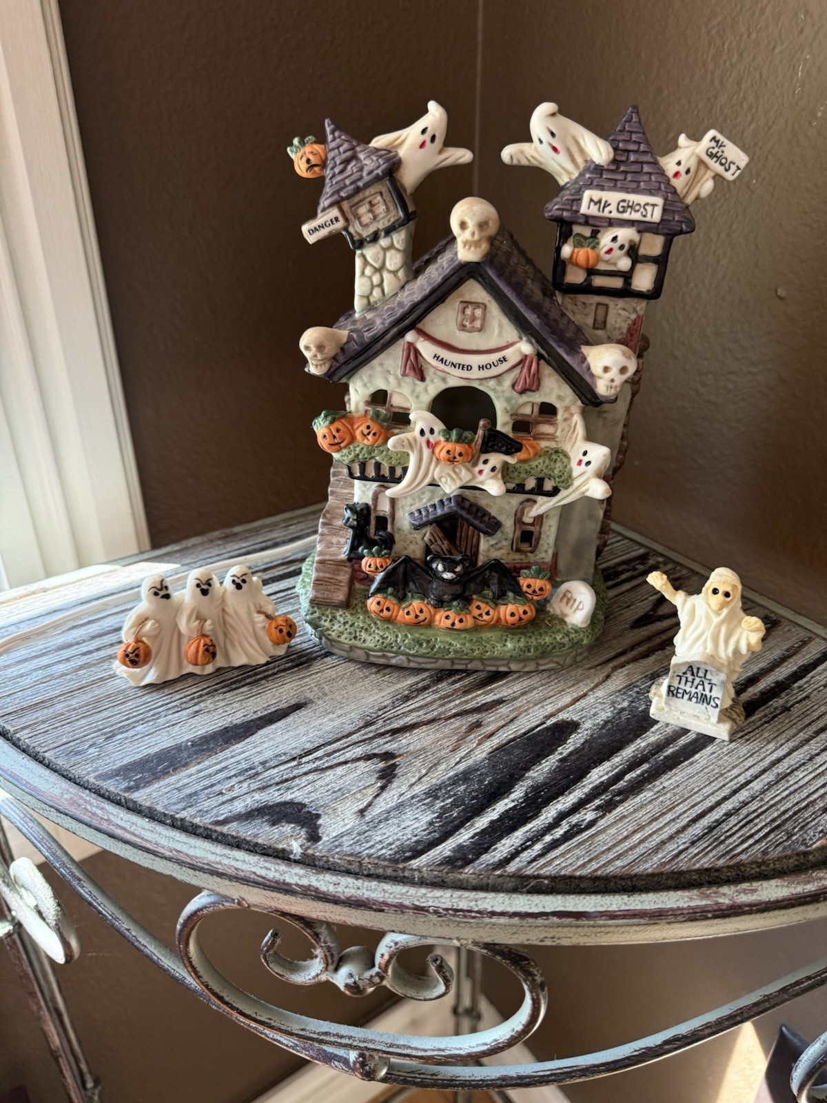 Vintage Halloween Village Ghoulsville Haunted House with 2 Figurines