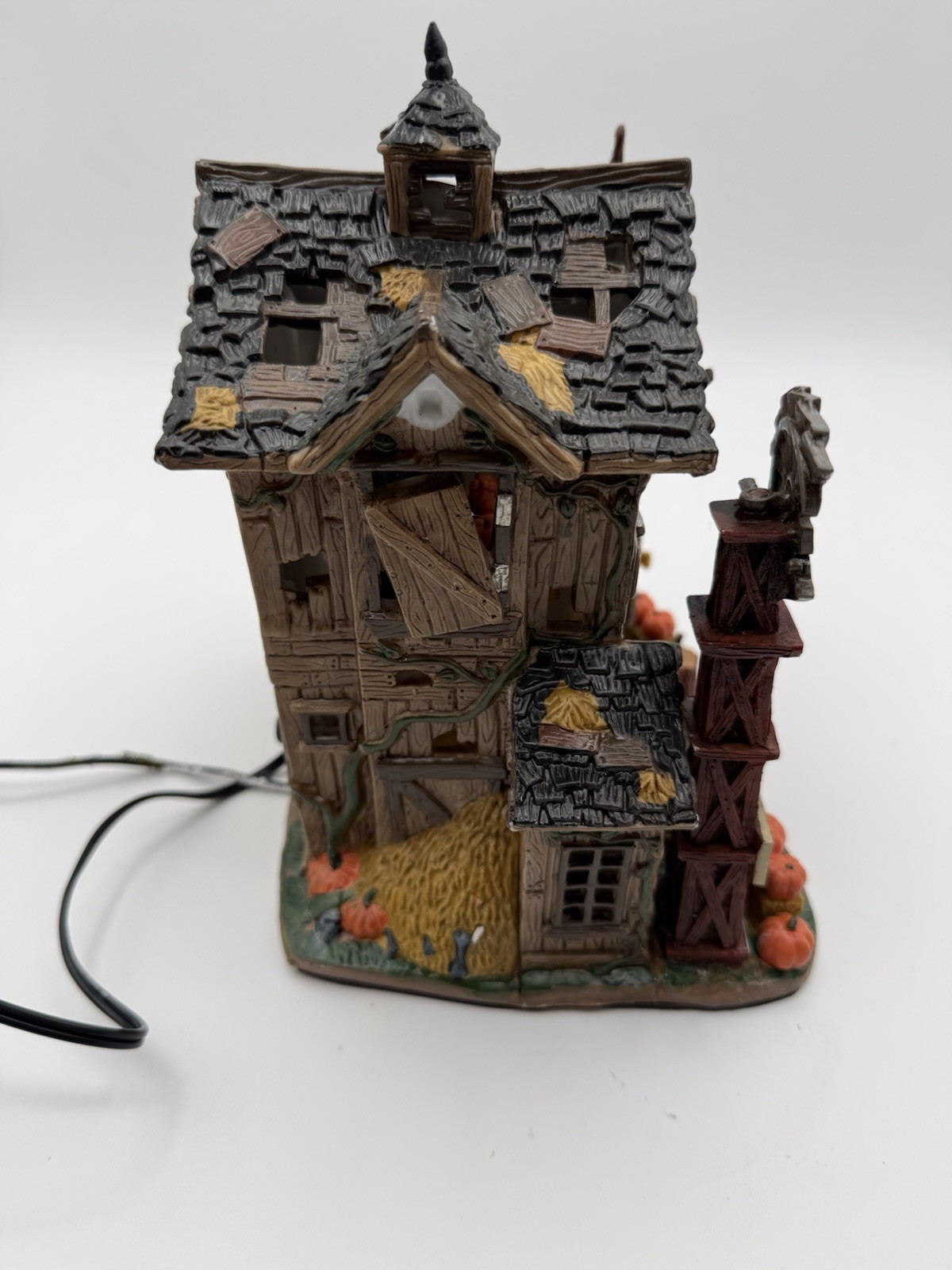 Lemax Spooky Town Creepy Barn 2005 Lighted Halloween Village w/ Box