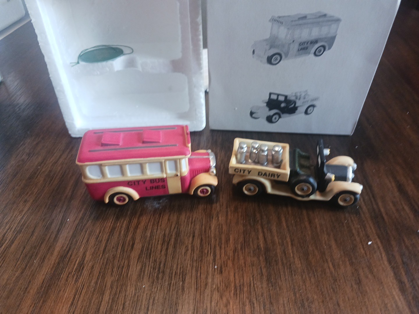 Department 56 Heritage Village Transport City Bus and Dairy Truck Vehicles