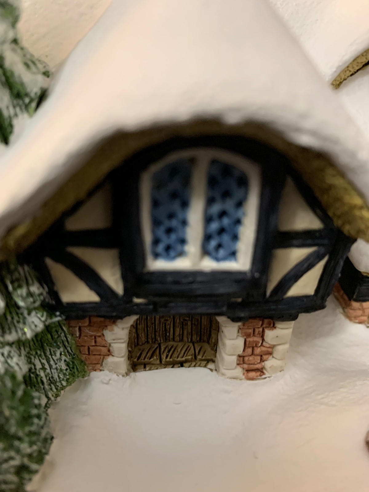 David Winter Silent Night Cottage British Hand made and Hand Painted