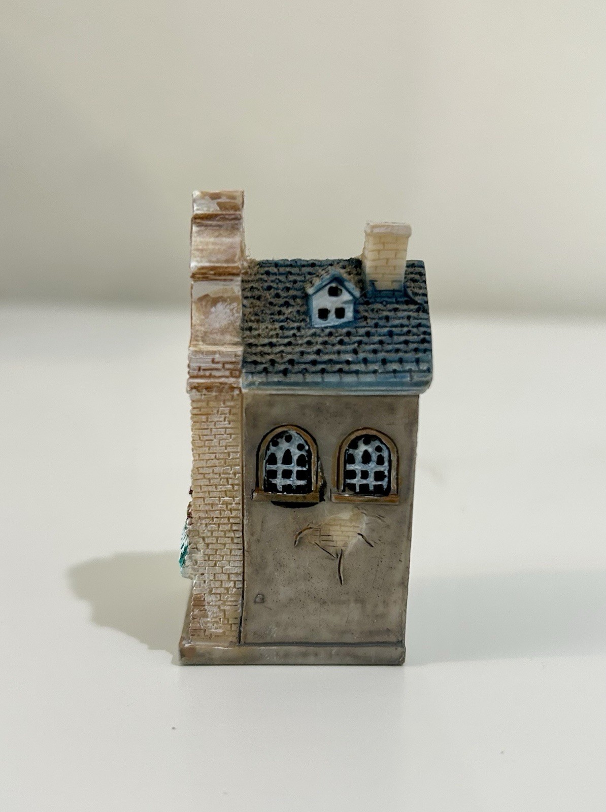 5 Miniature Buildings figurines Stores collectibles Christmas village scene