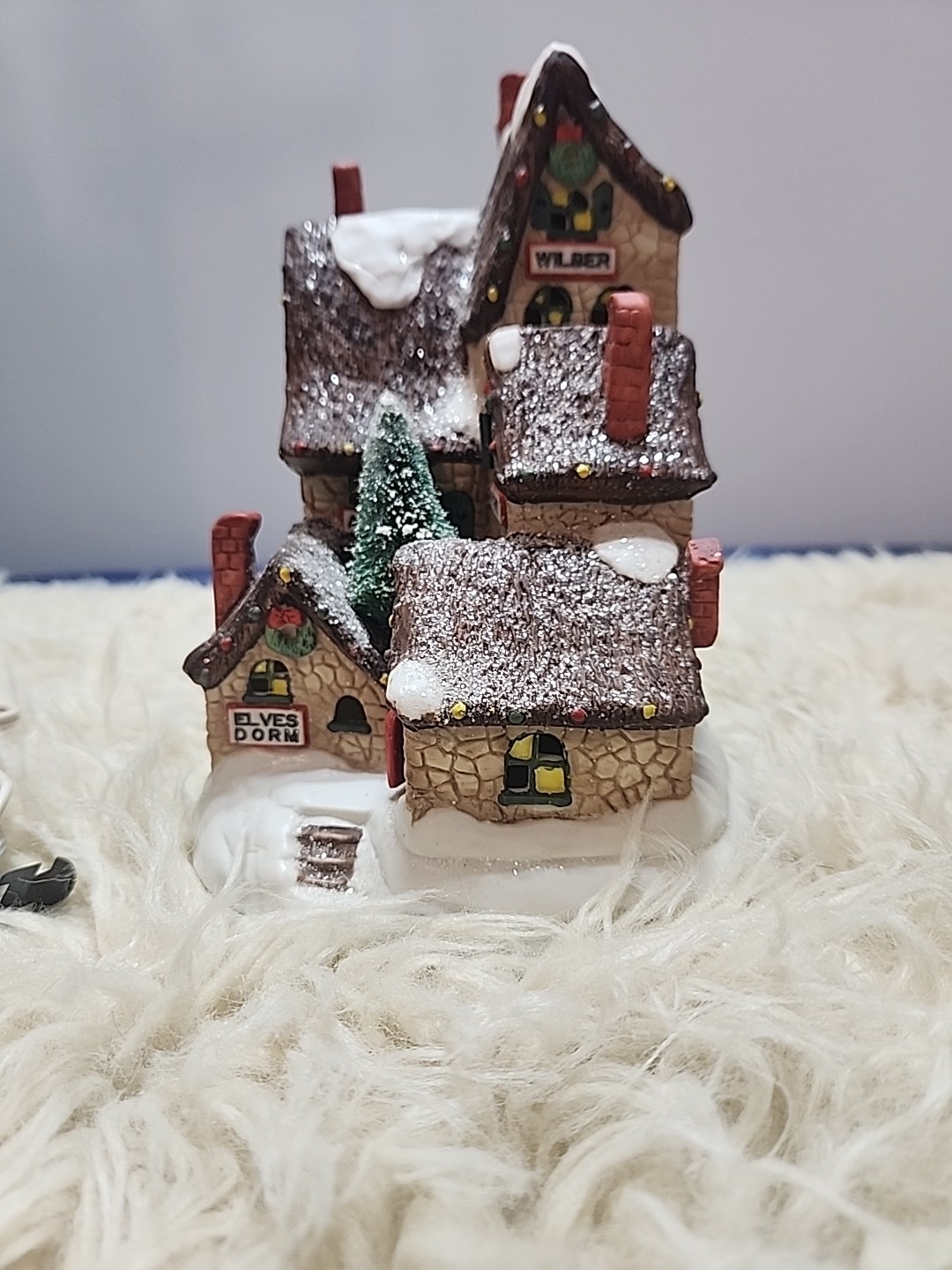 Kringle Mountain North Pole Christmas Village Lot Of 3 Elves,Reindeer,Santa