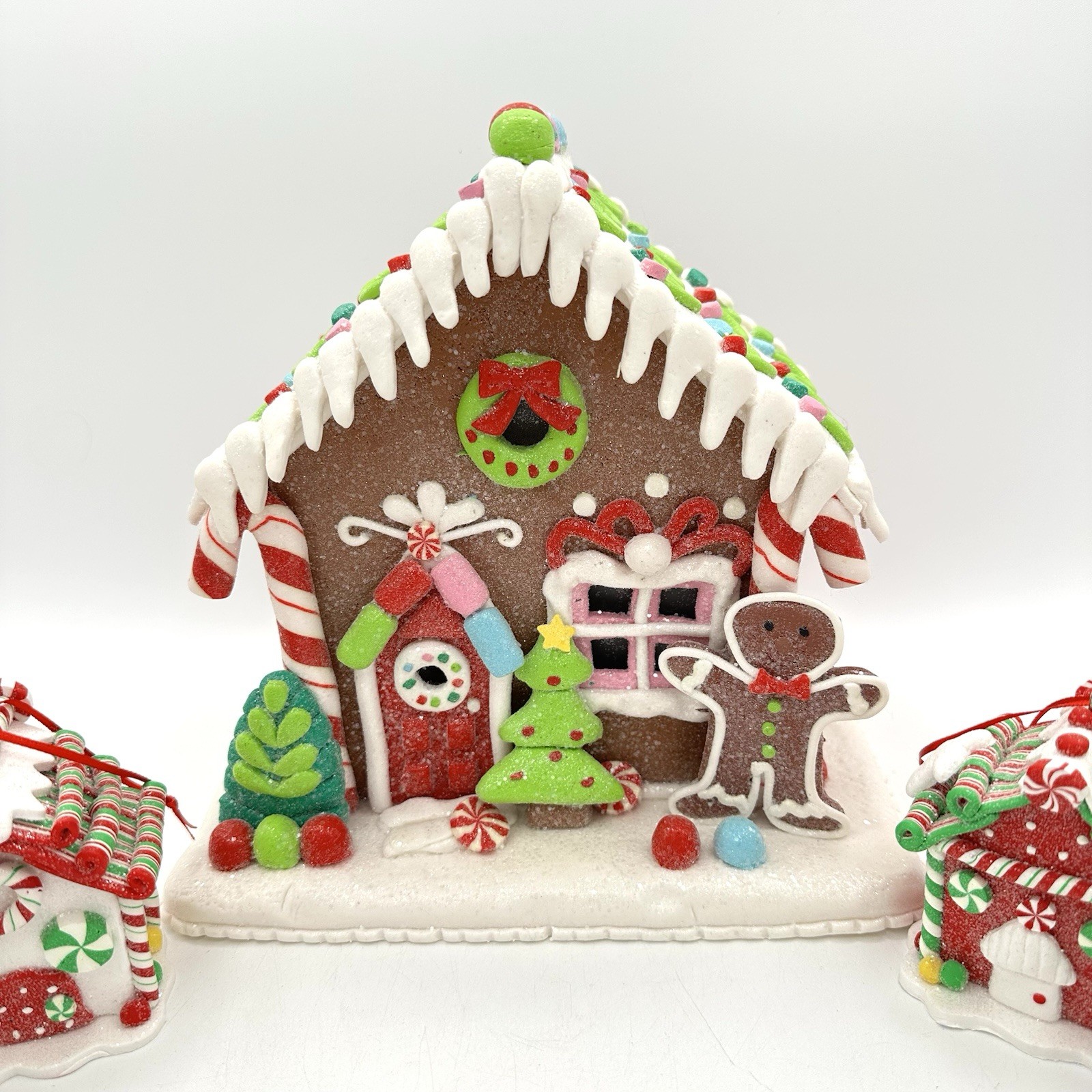Light Up Gingerbread House With Four Small Ornaments Battery Operated 8X8X6 Inch