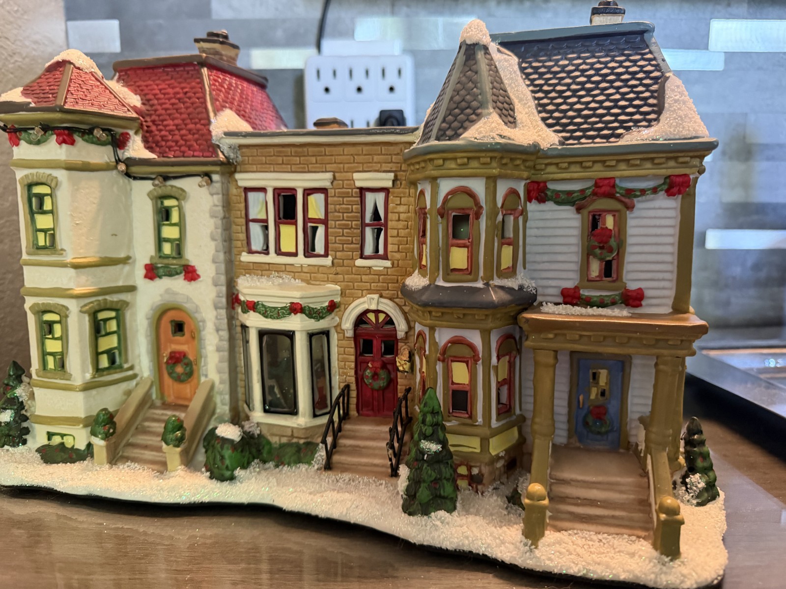 St. Nicholas Square Christmas Village CITY ROW HOUSE 2008 Collection
