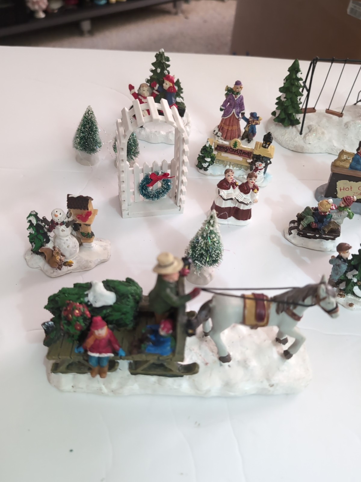 Christmas Village 16 Items