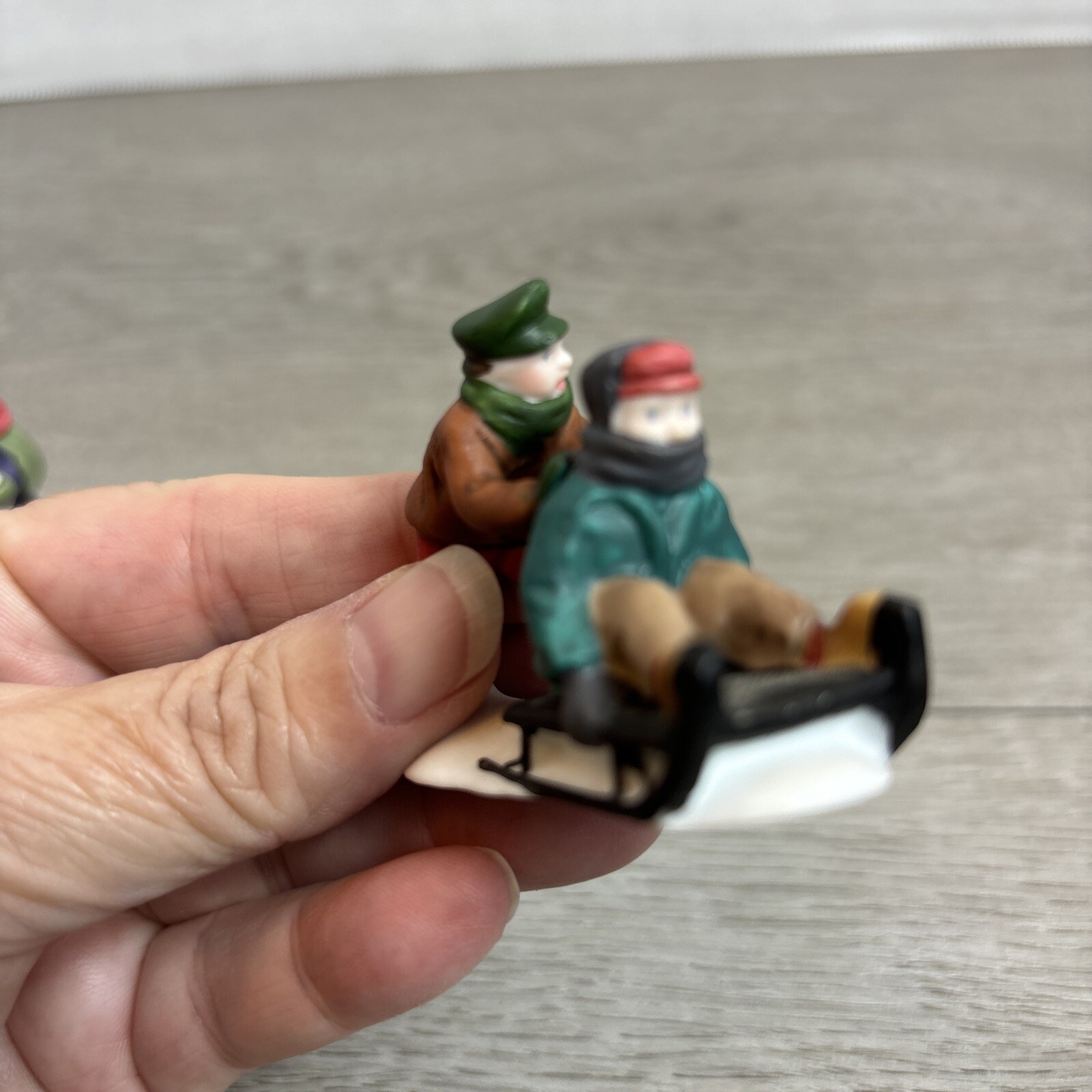Department 56 HV Series Both Figures Boys Sledding & Christmas Carolers Taiwan