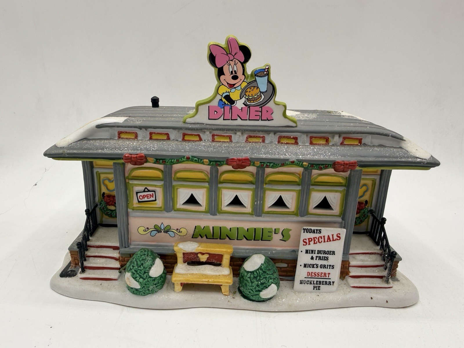Disney Department 56 – Minnie’s Diner Mickey’s Merry Christmas Village
