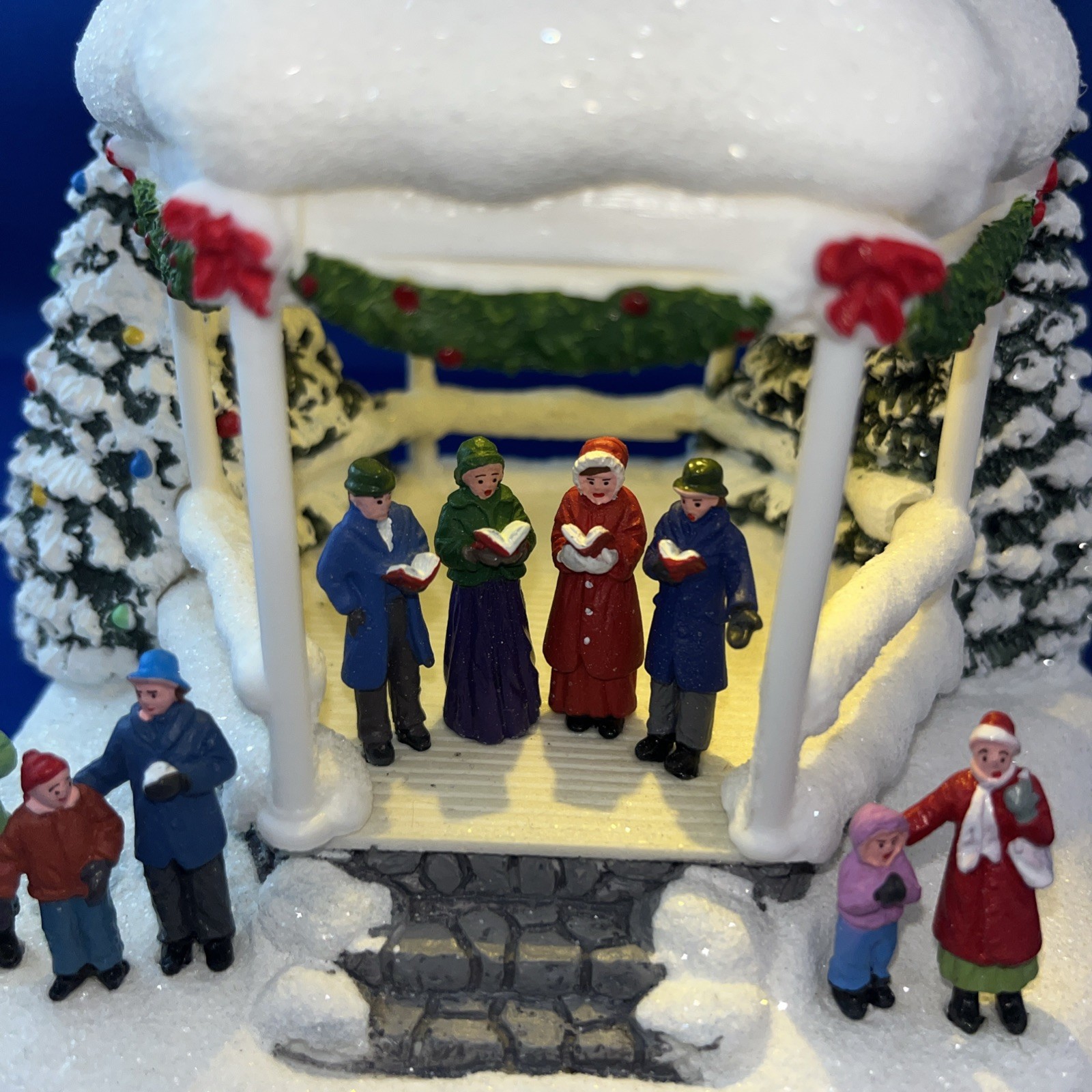 Thomas Kinkade Teleflora 2023 Sweet Sounds Of Christmas Lighted Carolers Gazebo