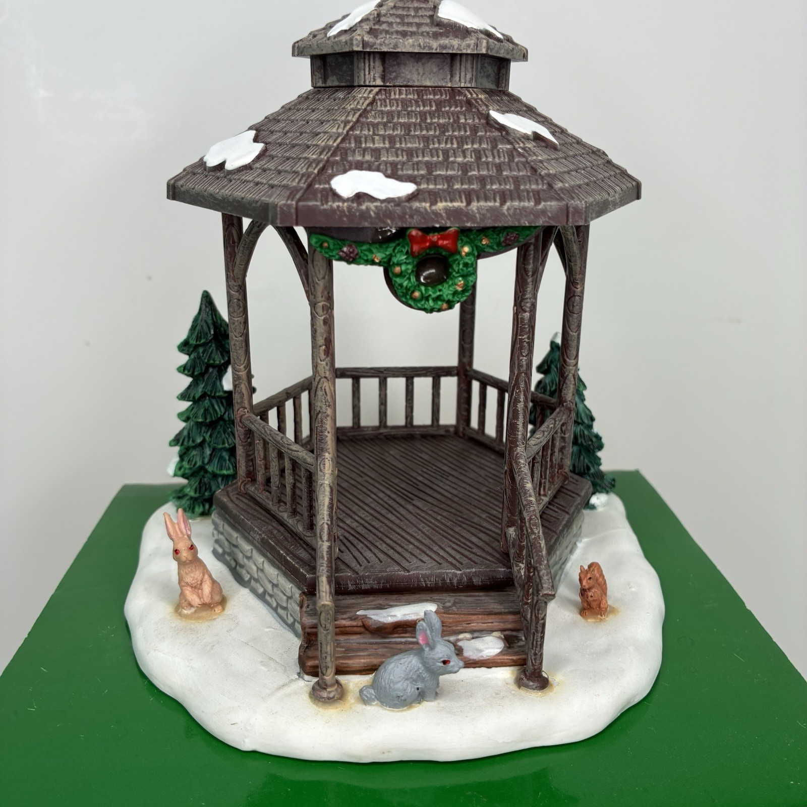 Lemax #43084 Winter Gazebo Table Accent Boxed 2014 Christmas Village