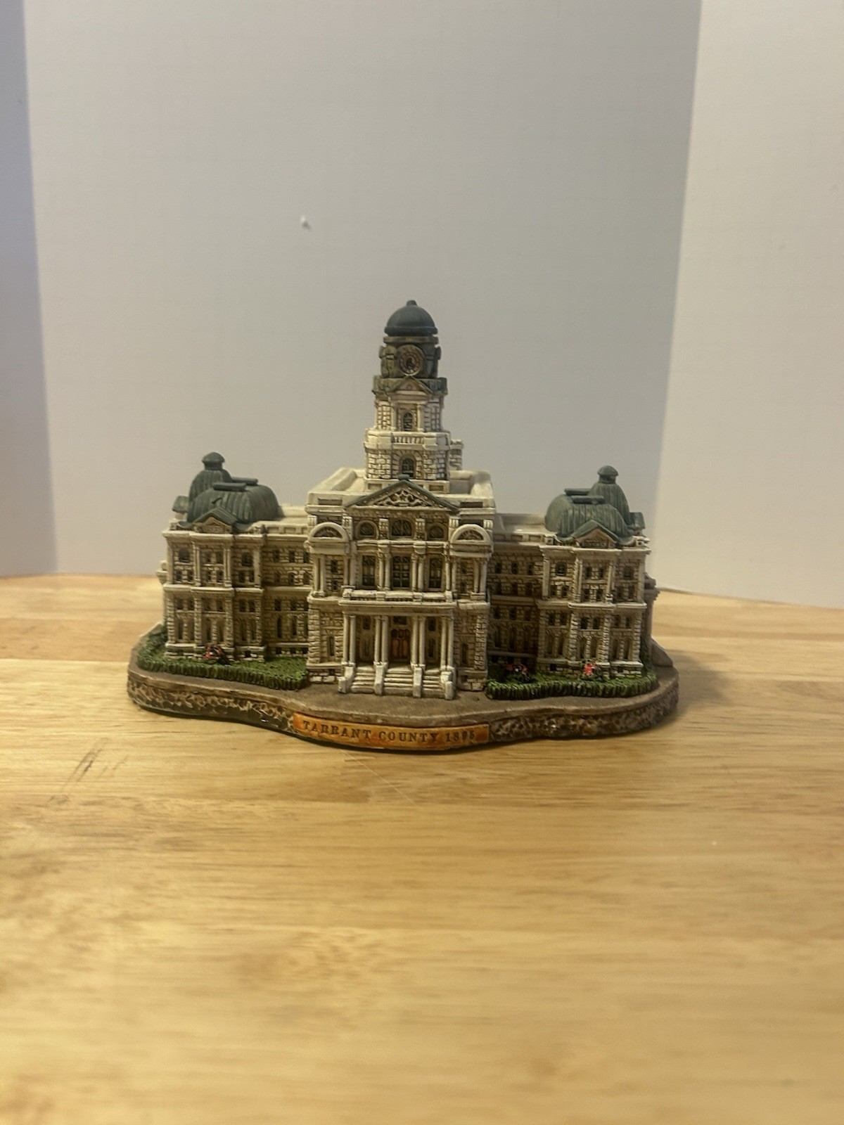 Texiana Collectibles Tarrant Series Tarrant County 1895 Resin Building w/ Box