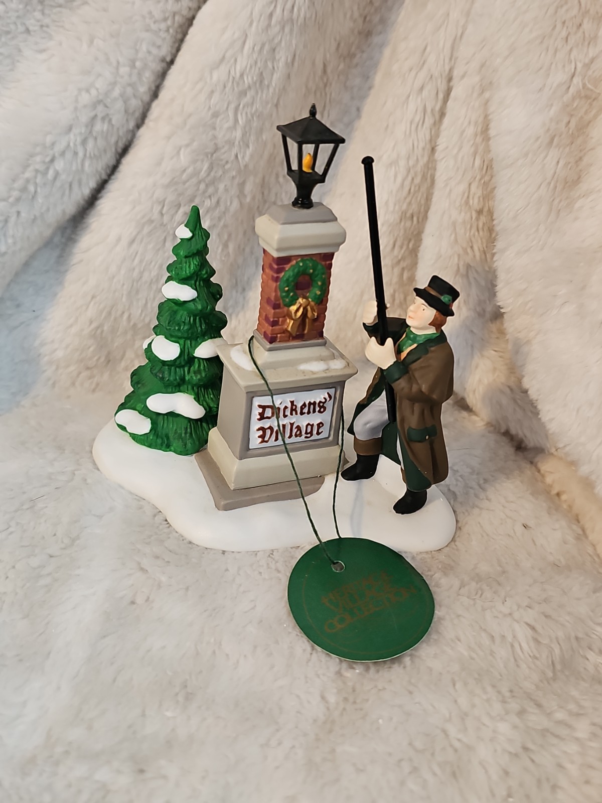 Dept 56 YE OLDE LAMPLIGHTER Dickens Village Sign Christmas Accessory 58393