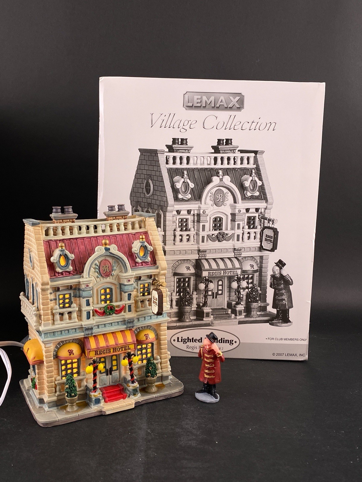 Lemax Village Collection Regis Hotel 75571 Lighted Building 2007 New