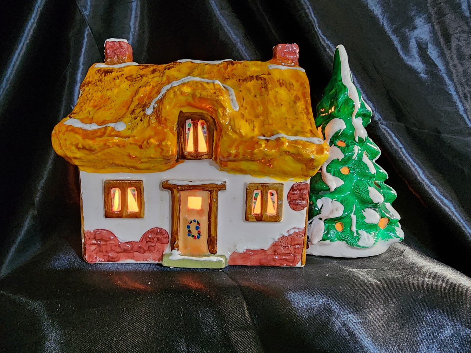 Dept. 56 English Cottage W/Light Original Snow Village Collection 1982 RETIRED