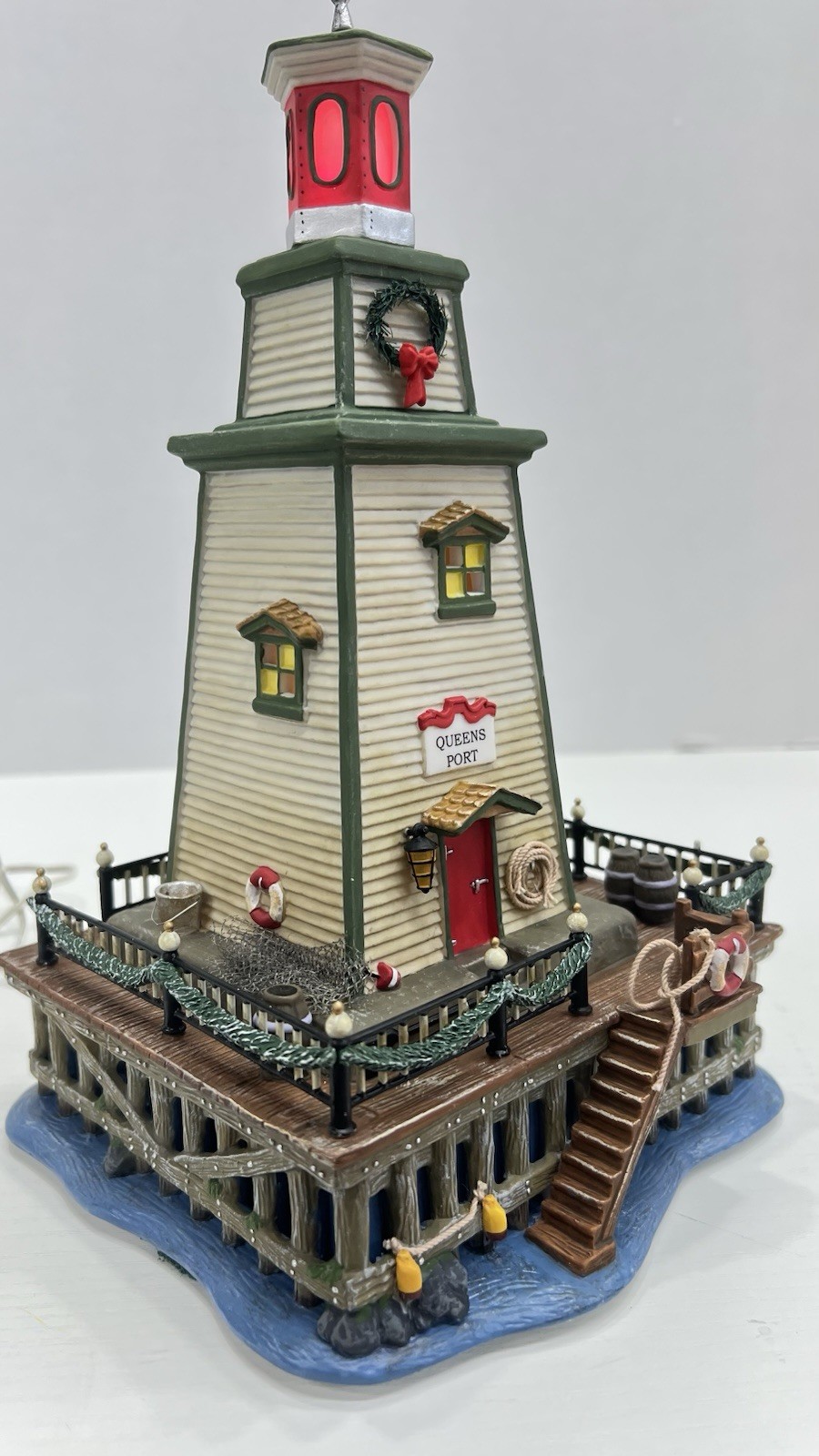 Dept 56 Dickens Village Series Lighthouse Queens Port 58714 Retired 2003