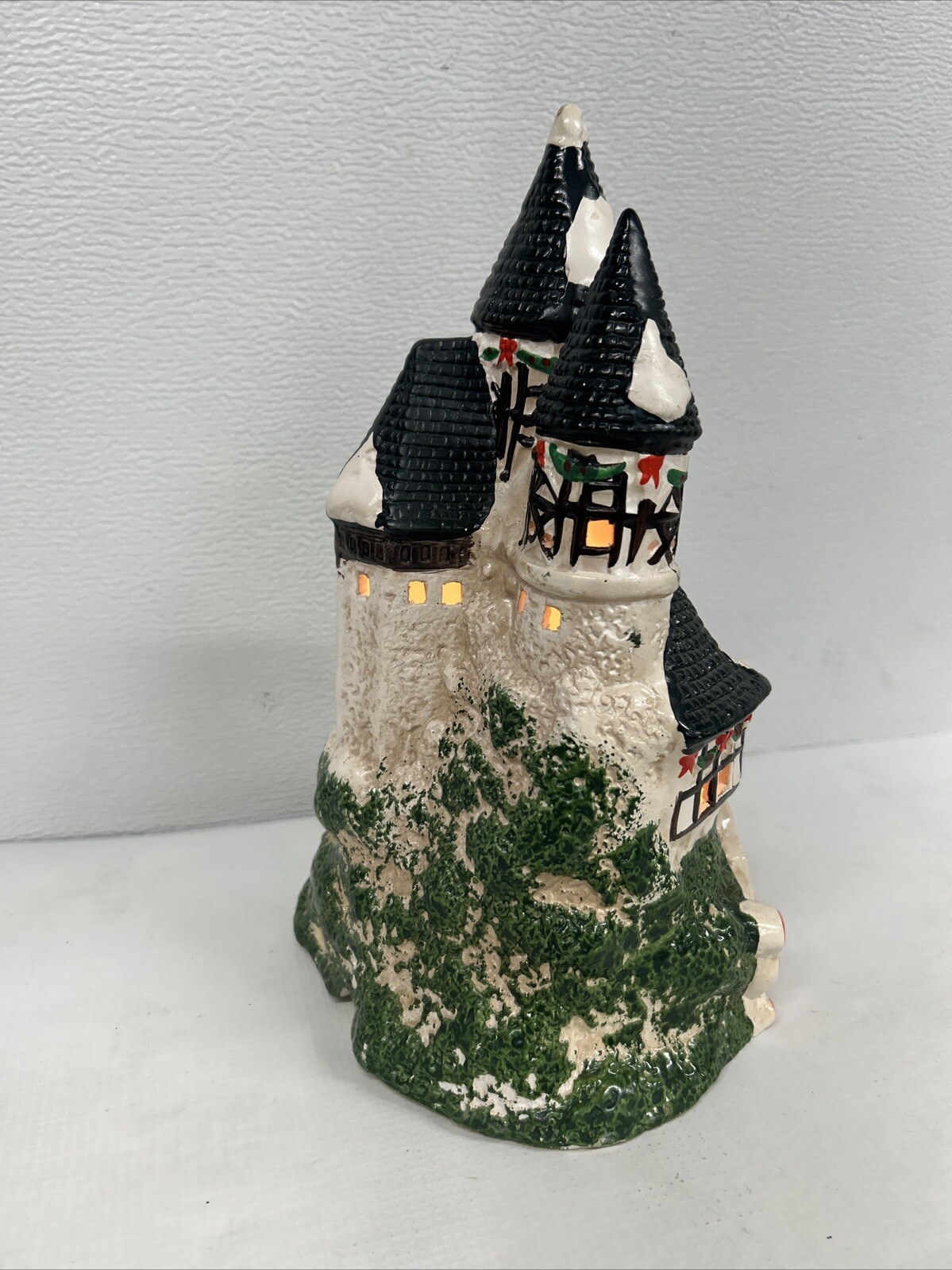 Brinn’s Ceramic Village Collection “Santa’s Castle” Nite Lite Tested Good 1987