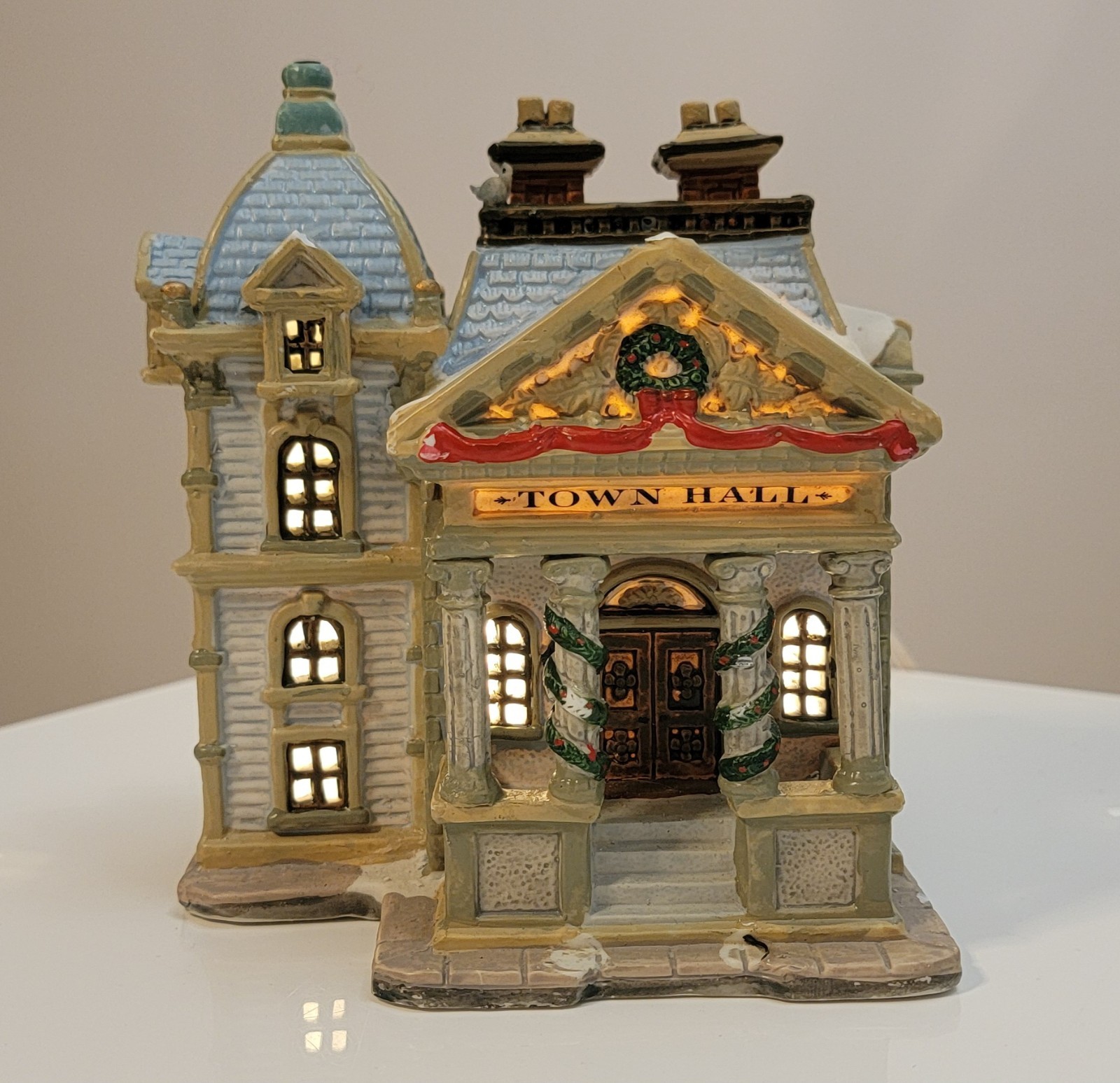 2004 Lemax Christmas Village Collection Lighted Town Hall Building Tested Works