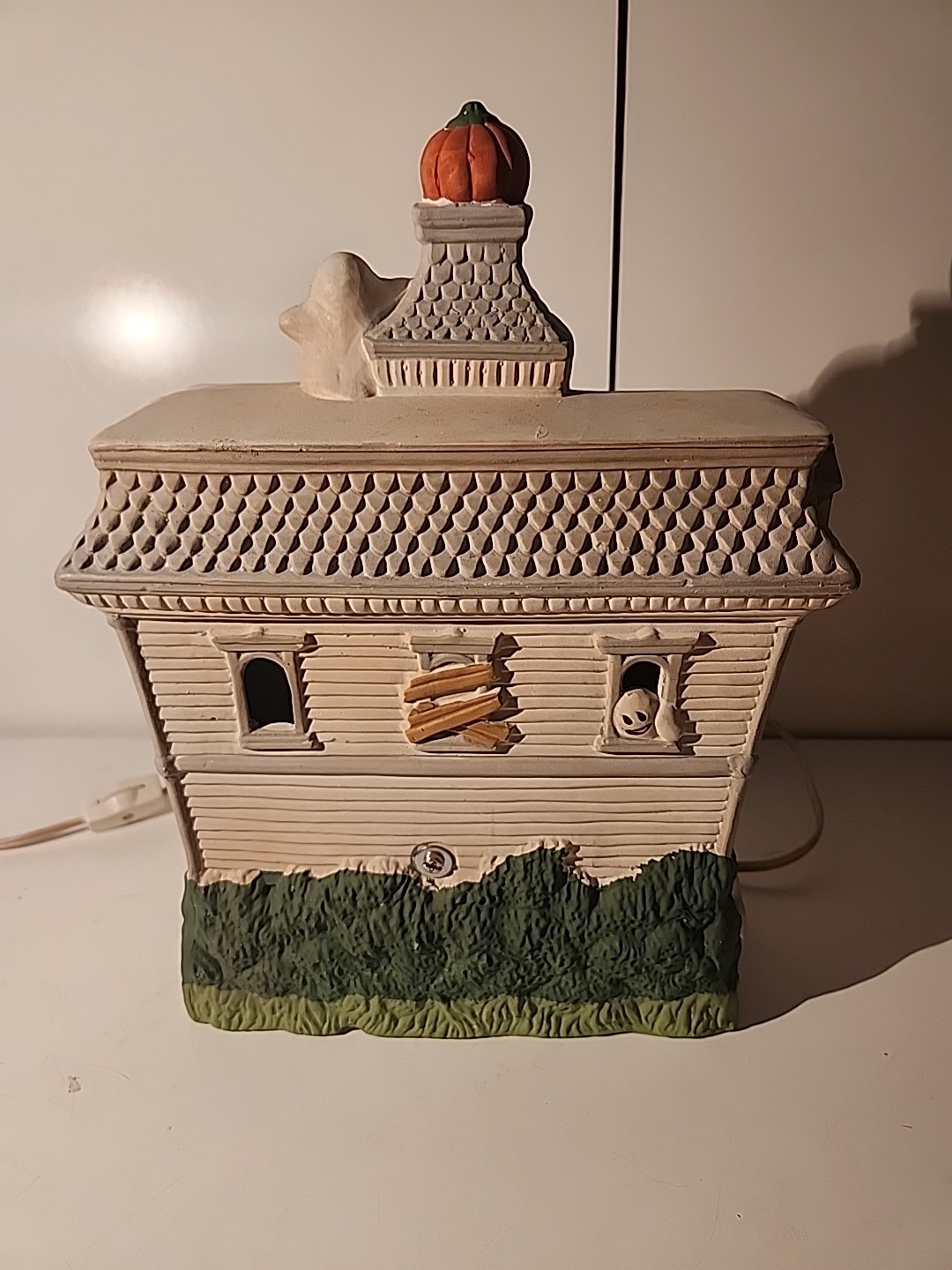 Vintag Pacific Rim 11″ Ceramic Light-up Haunted House Made Taiwan Lillian Vernon