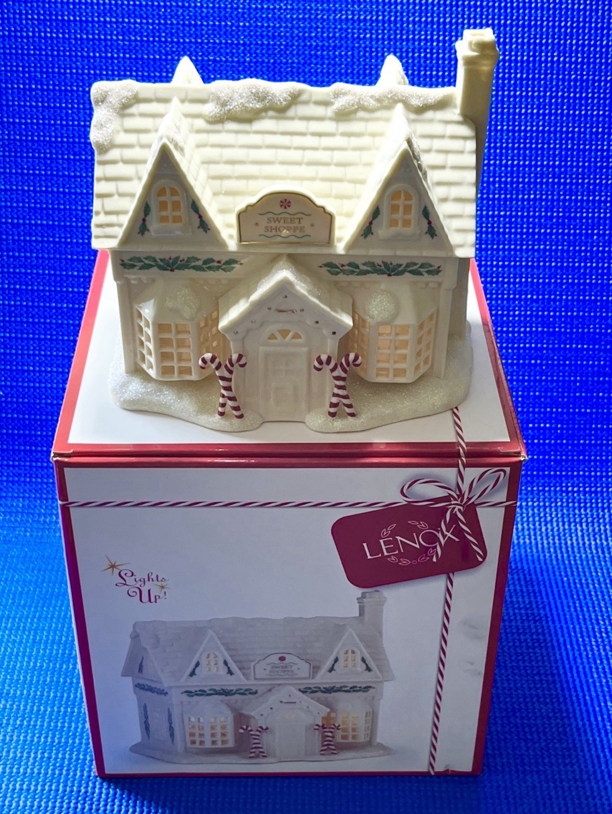 Lenox Christmas Holiday Village Lit Sweet Shoppe Lighted Shop in Original Box