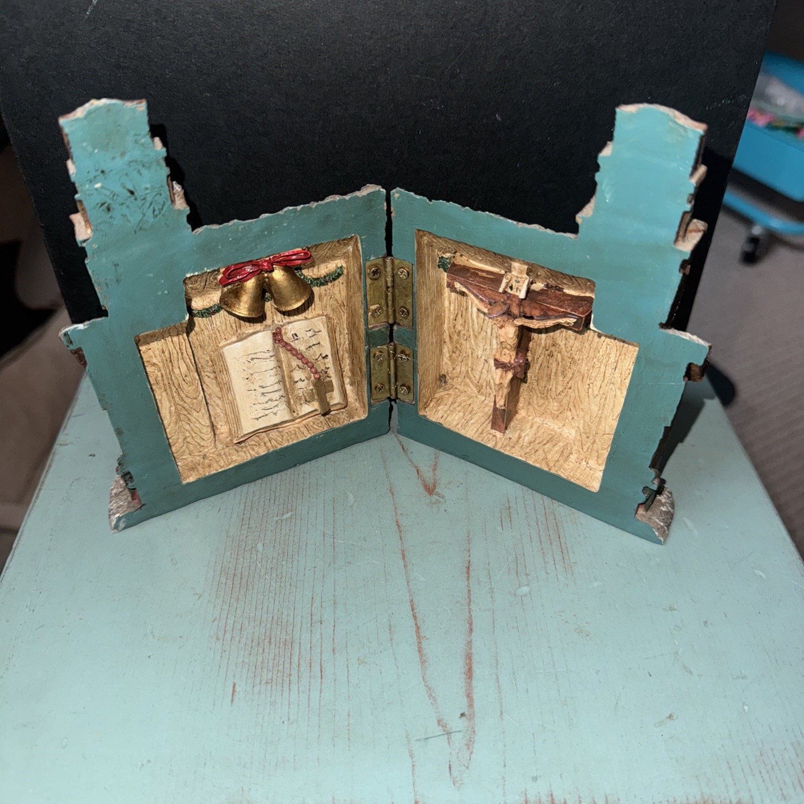 Mini Church Cottage Christmas Opens to Reveal Crucifix Christ and Bible 6″ Tall