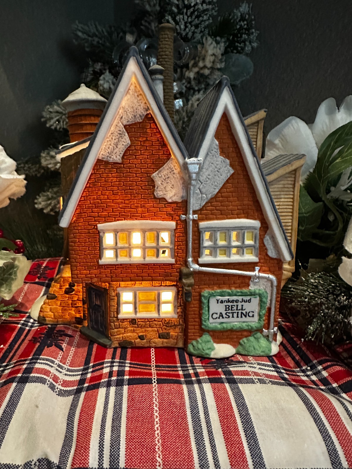 Dept 56 Yankee Jud Bell Casting New England Village Series Christmas House