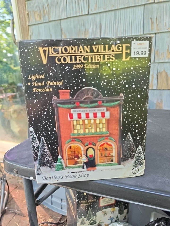 VINTAGE Victorian Village Collectibles Bentley’S Book Shop Lighted Porcelain