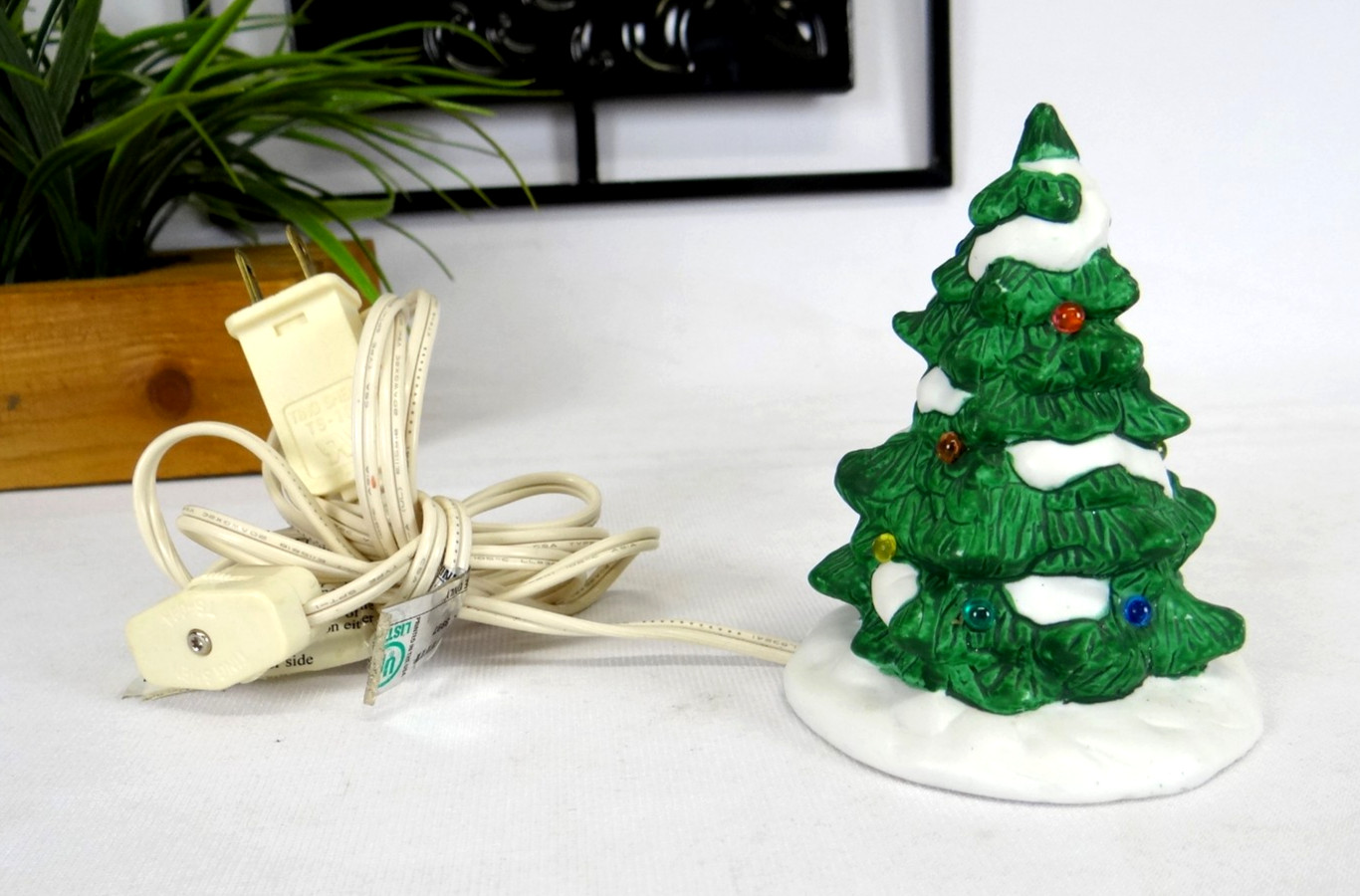St Nicholas Square Village Christmas Tree Light Porcelain Ceramic Vintage 1998