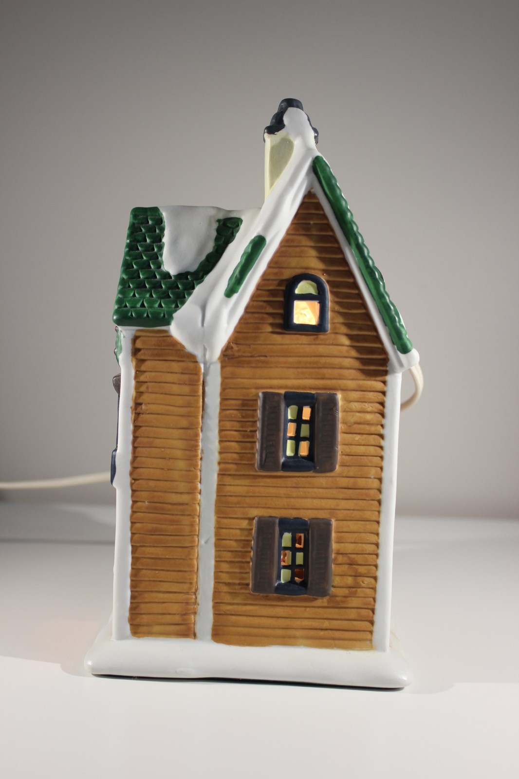 Holiday Home Accents Lighted Ceramic Christmas Village House 3D Sweet Home Works