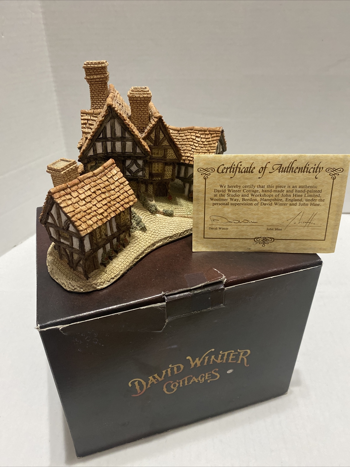 Vintage 1981 David Winter STRATFORD HOUSE Cottage W/ Original Box!