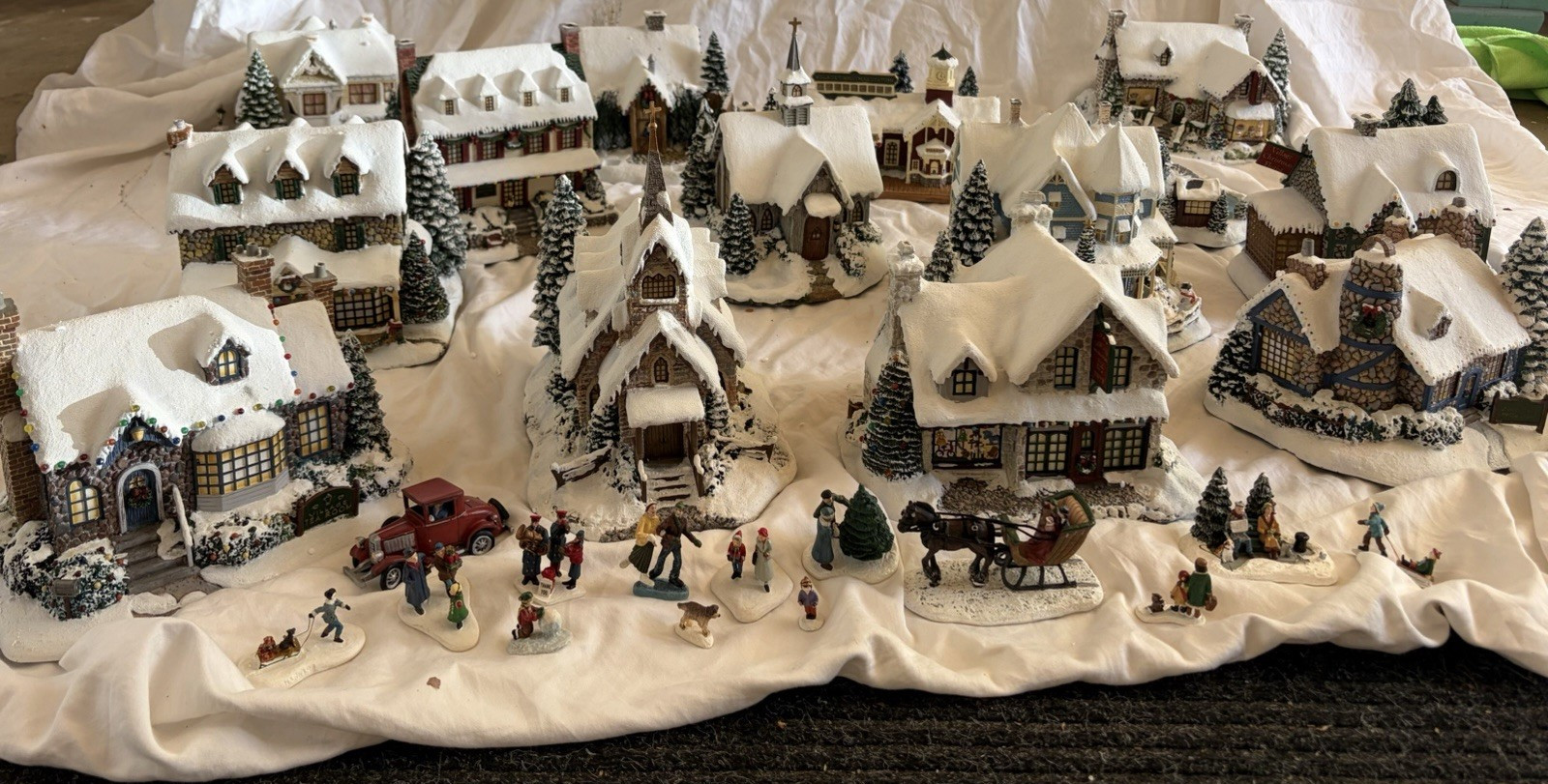Thomas Kinkade Hawthorne Christmas Village set of excellent Hand Painted Homes