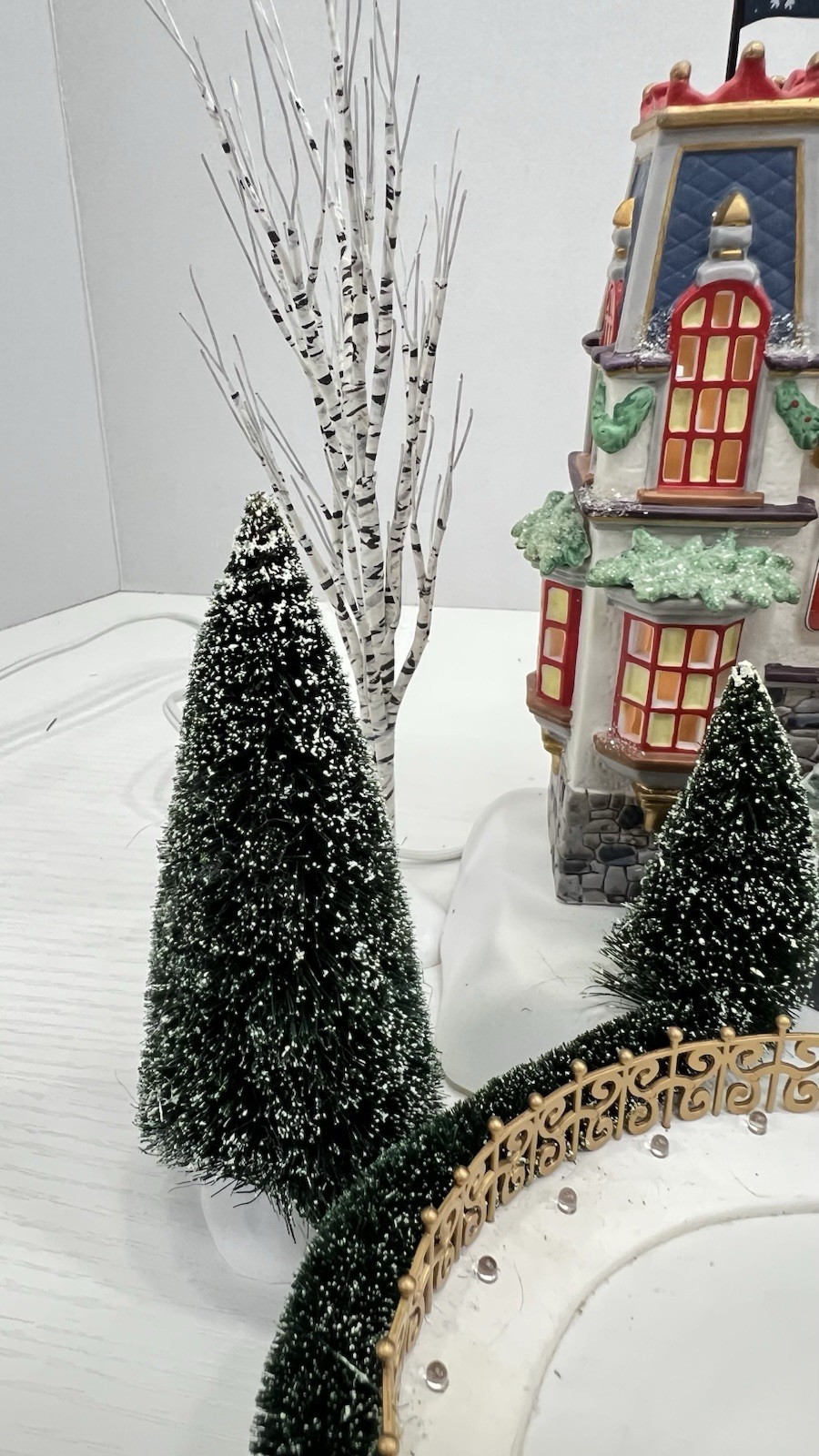 Dept 56 North Pole Series”Glacier Park Pavilion” Holiday Gift Set Please Read !
