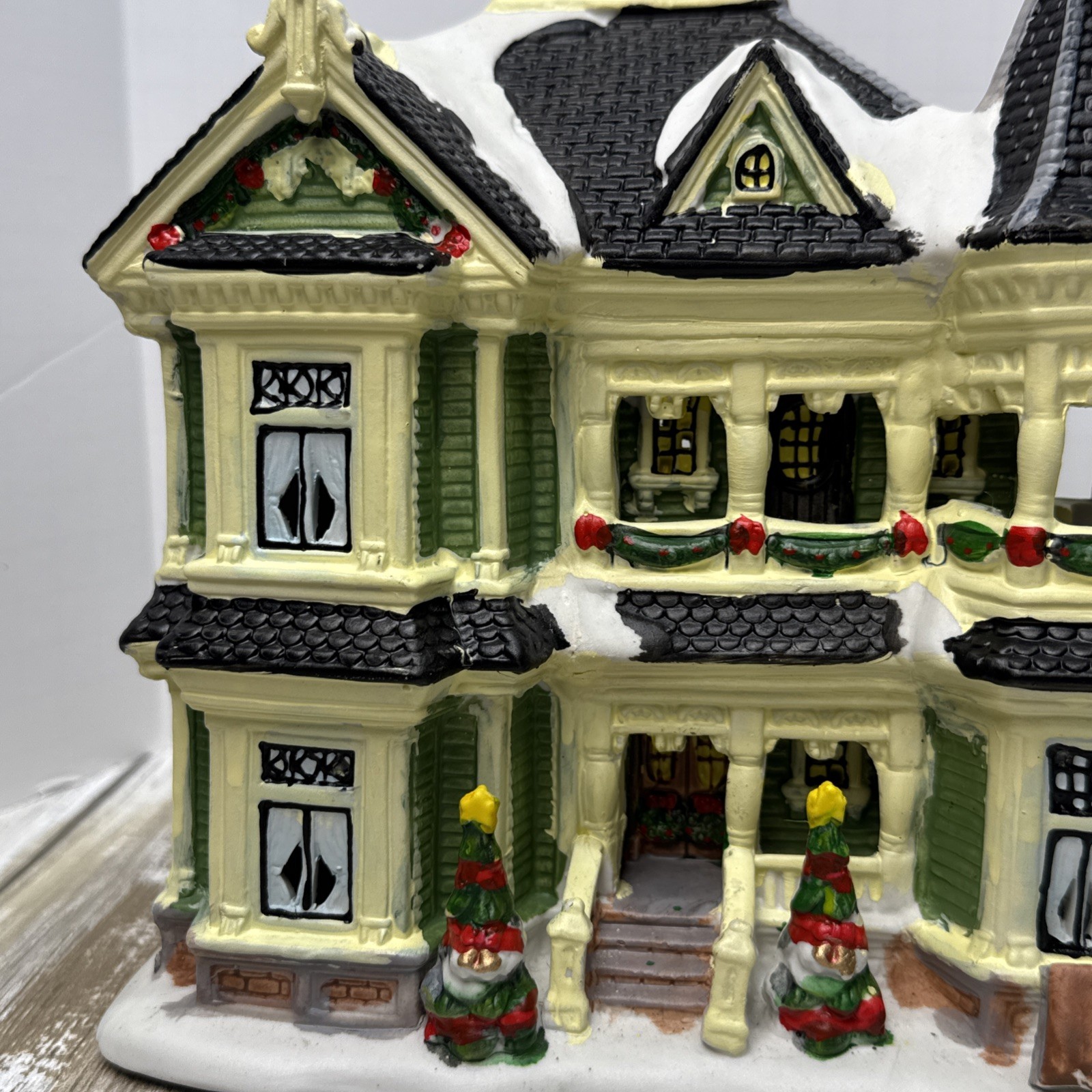Holiday inspirations Town Series Cliffside Lighted House 2007
