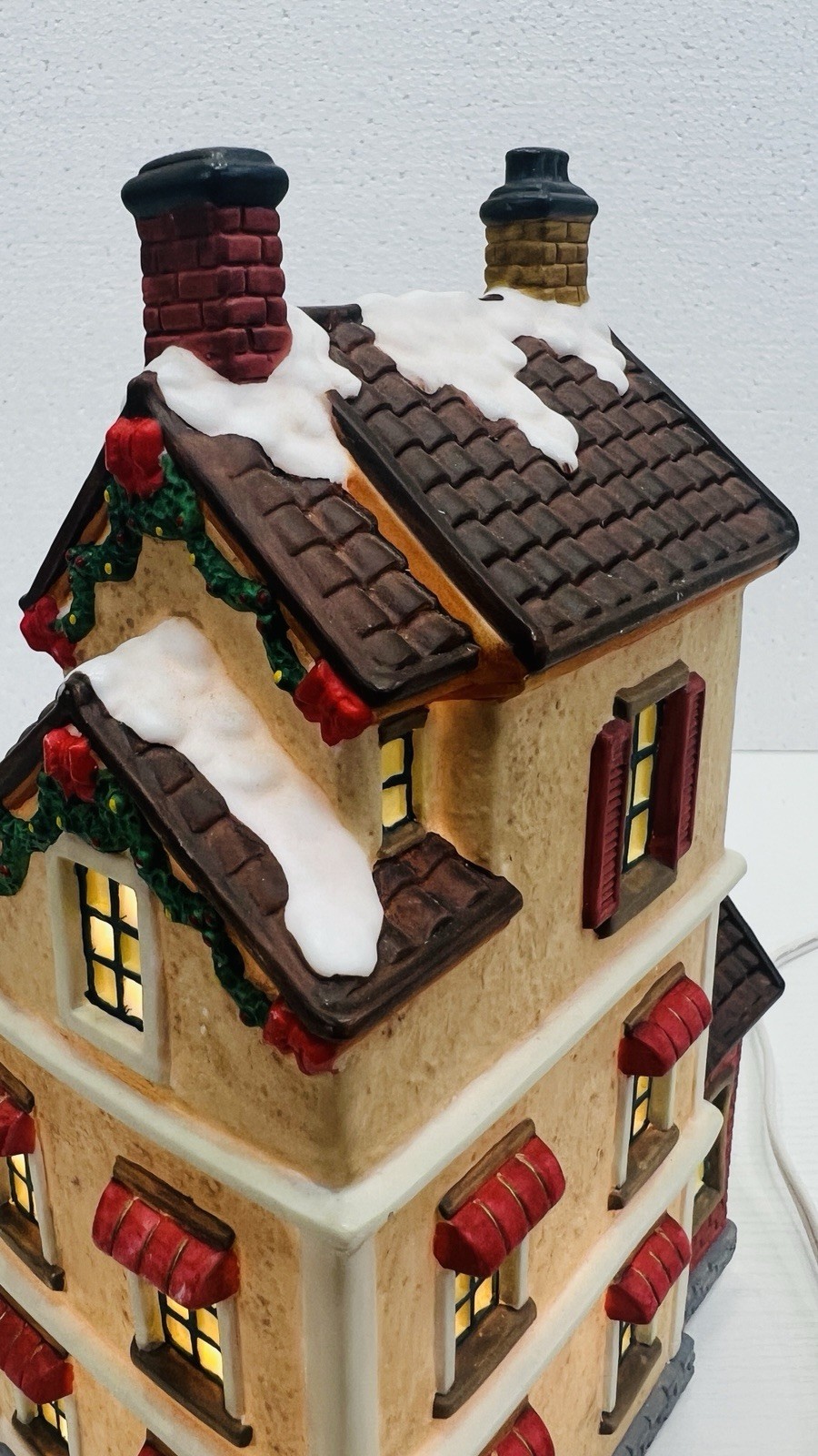 Copperfield Keepsake “ Holly Apartment ” Porcelain Lighted House Excellent !