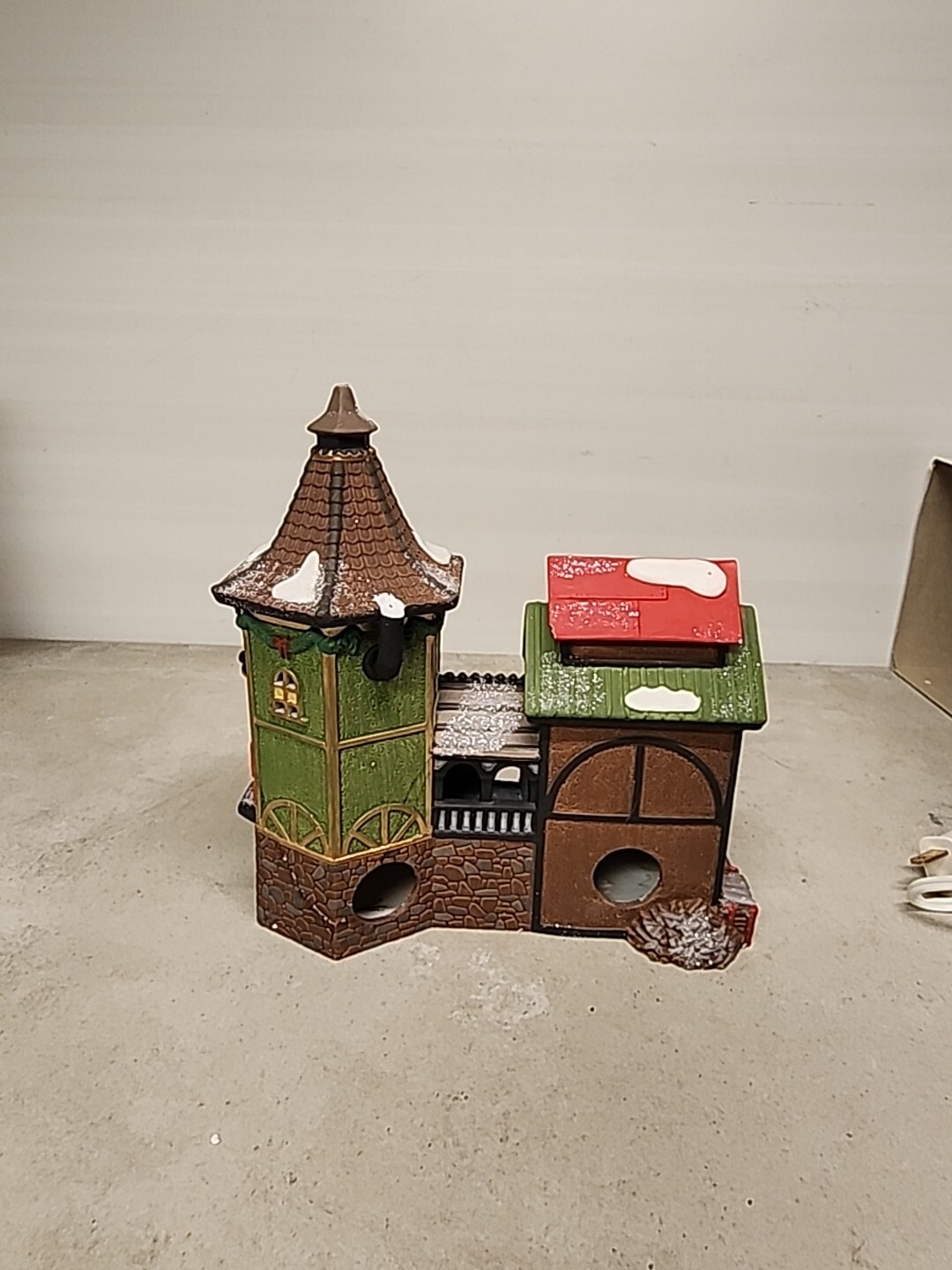 Department 56 Elfin Forge and Assembly Shop North Pole Series 56384 MS1
