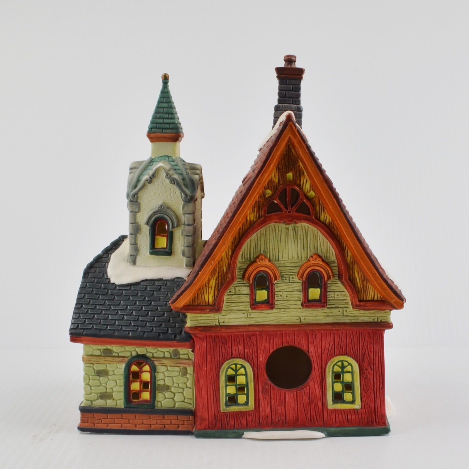 Santa’s Workbench Collection Victorian Whispering Pines Tavern – New LED Light