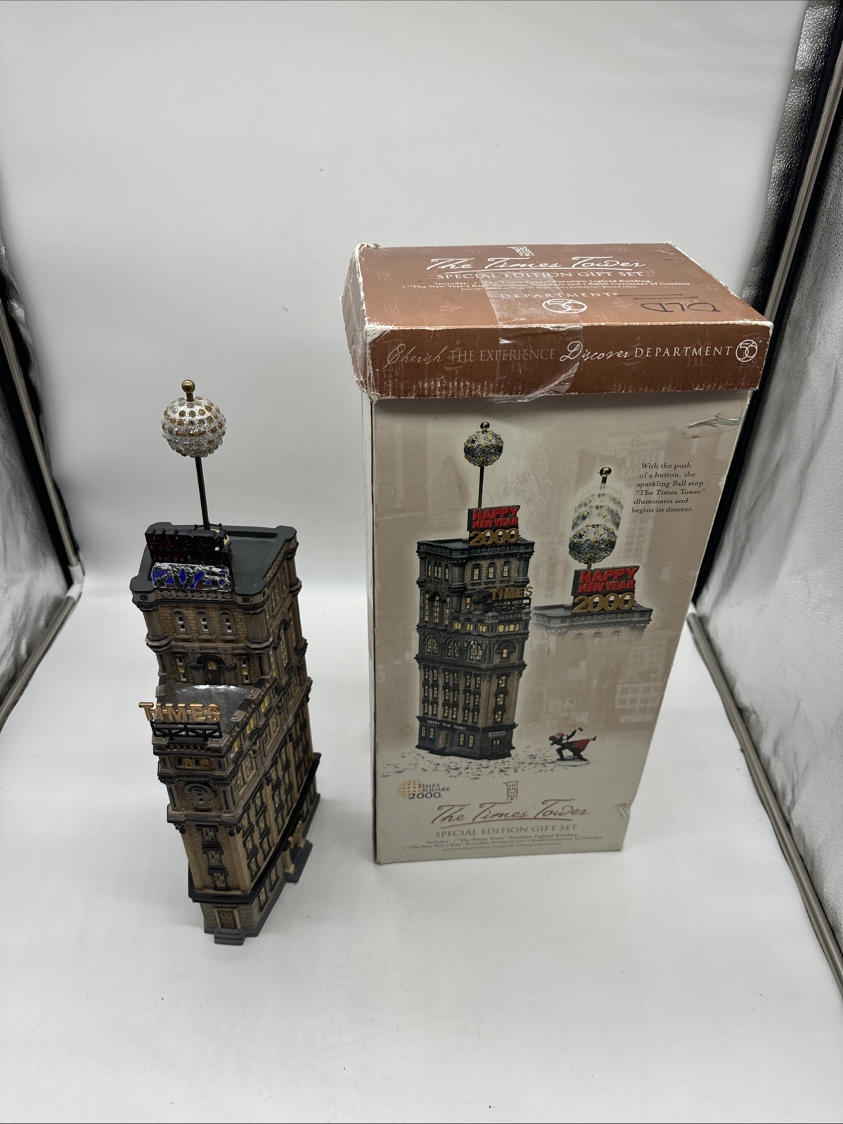 Department 56 Christmas in The City The Times Tower 2000 Special Edition READ