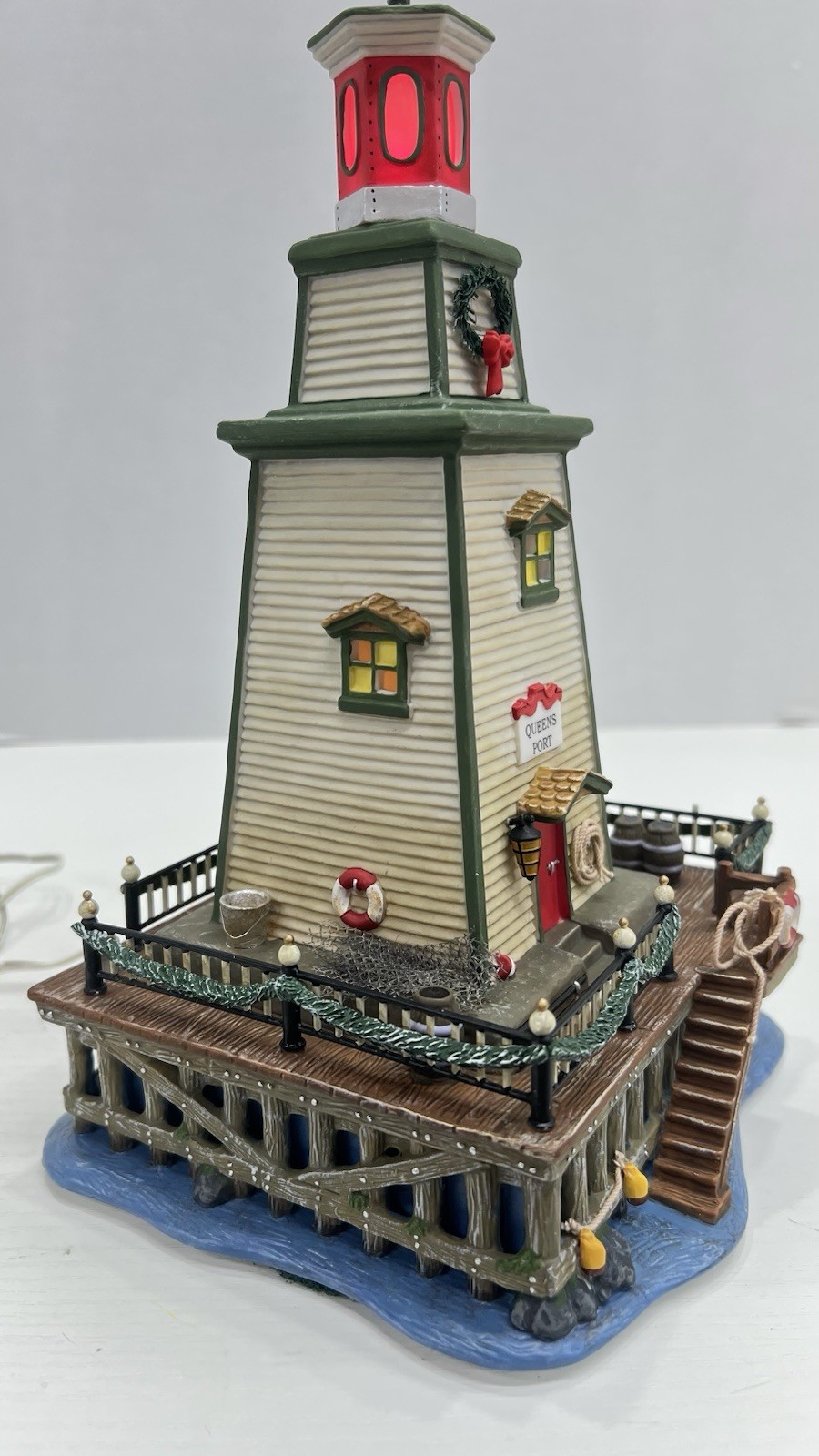 Dept 56 Dickens Village Series Lighthouse Queens Port 58714 Retired 2003