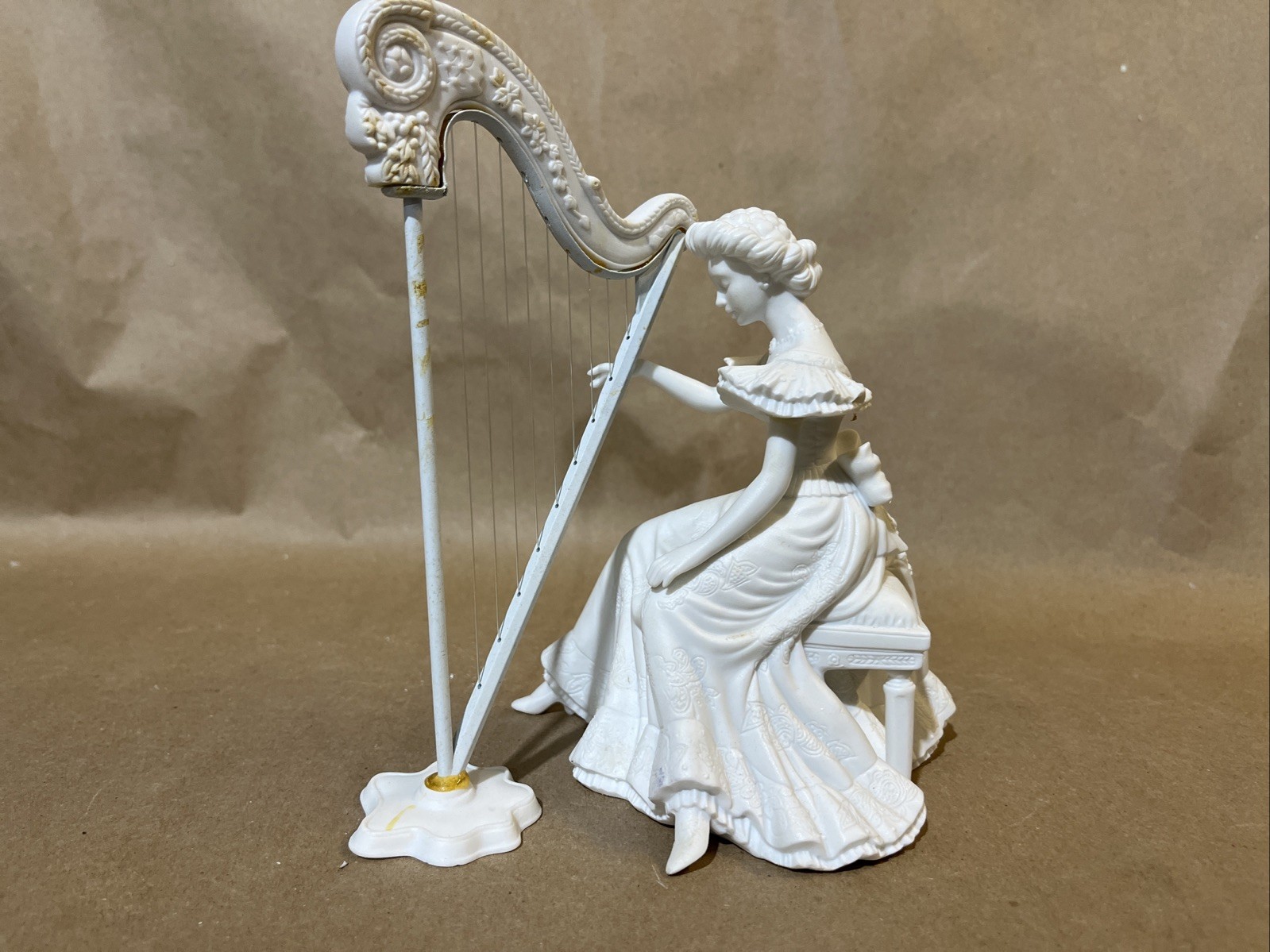 Dept 56 -Winter Silhouette Christmas Concerto Harpist 7846-8