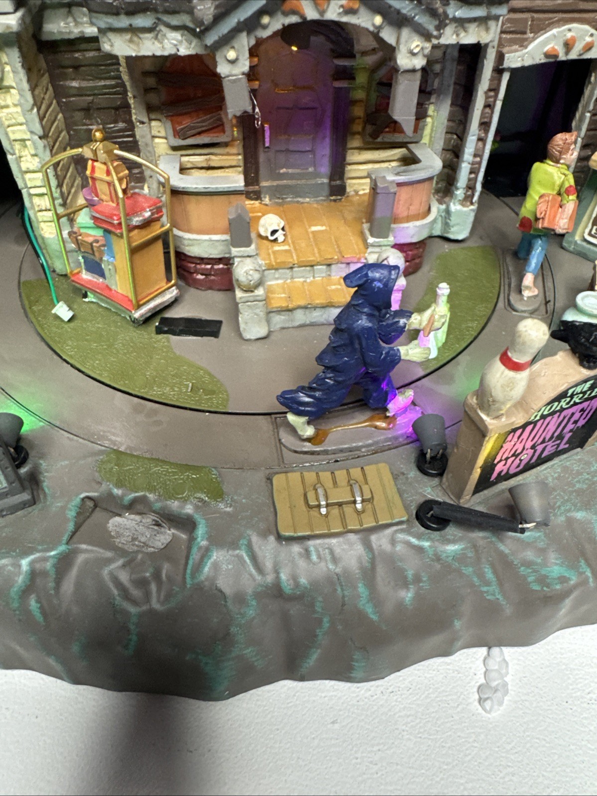Lemax Spooky Town The Horrid Haunted Hotel Halloween Village Decoration Read