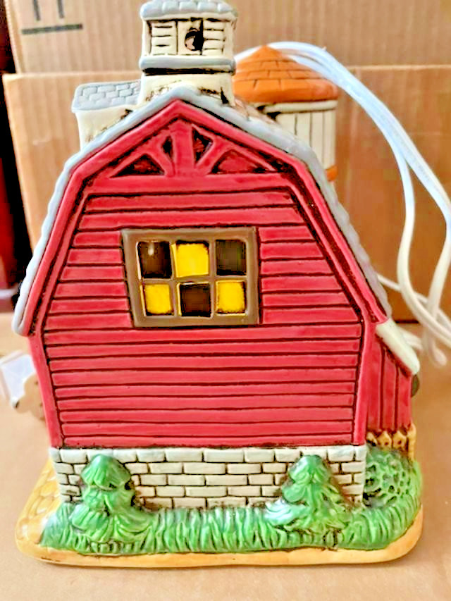 Lefton 1988 Lighted Barn w/ Silo Byron Wood Design Vintage Christmas