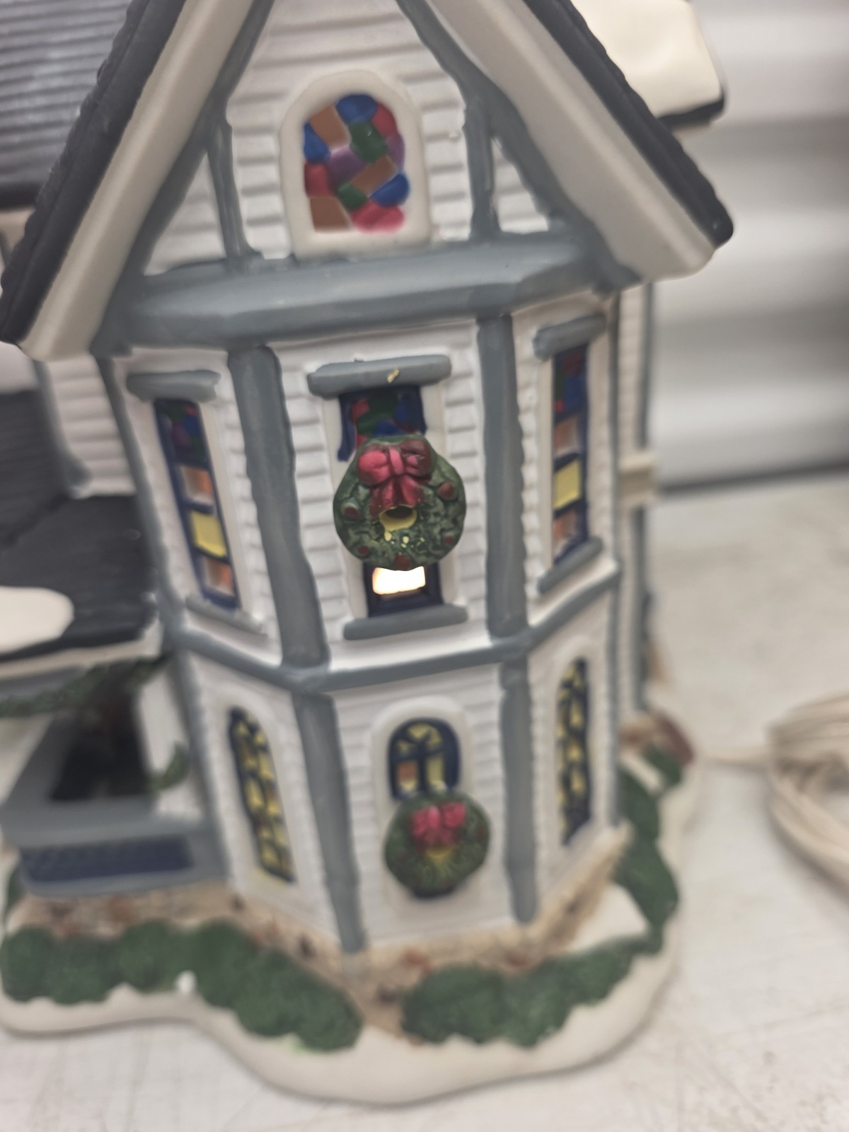 St. Nicholas Square Village Collection RURAL FARMHOUSE Illuminated w/ Box 2002