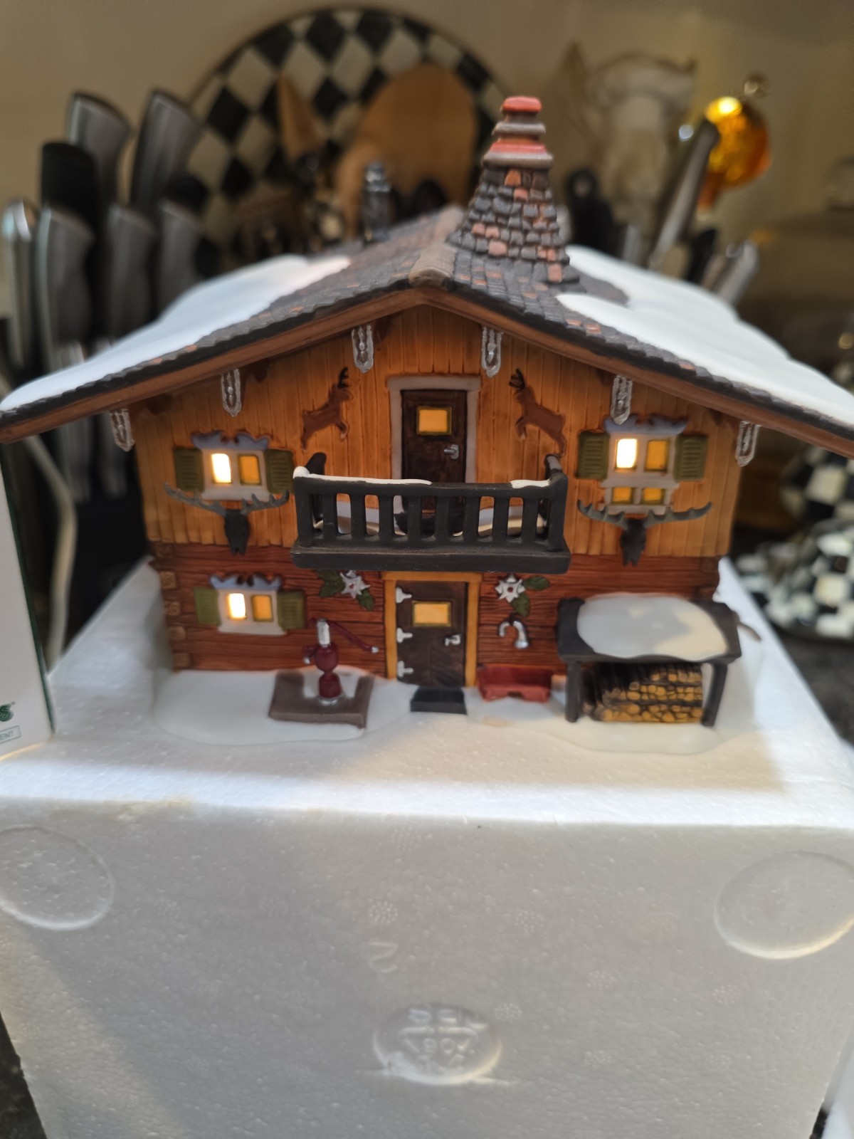 Dept. 56 Alpine Series 2003 Jagerhutte Hunting Cabin #56.56231 NEW – Unused