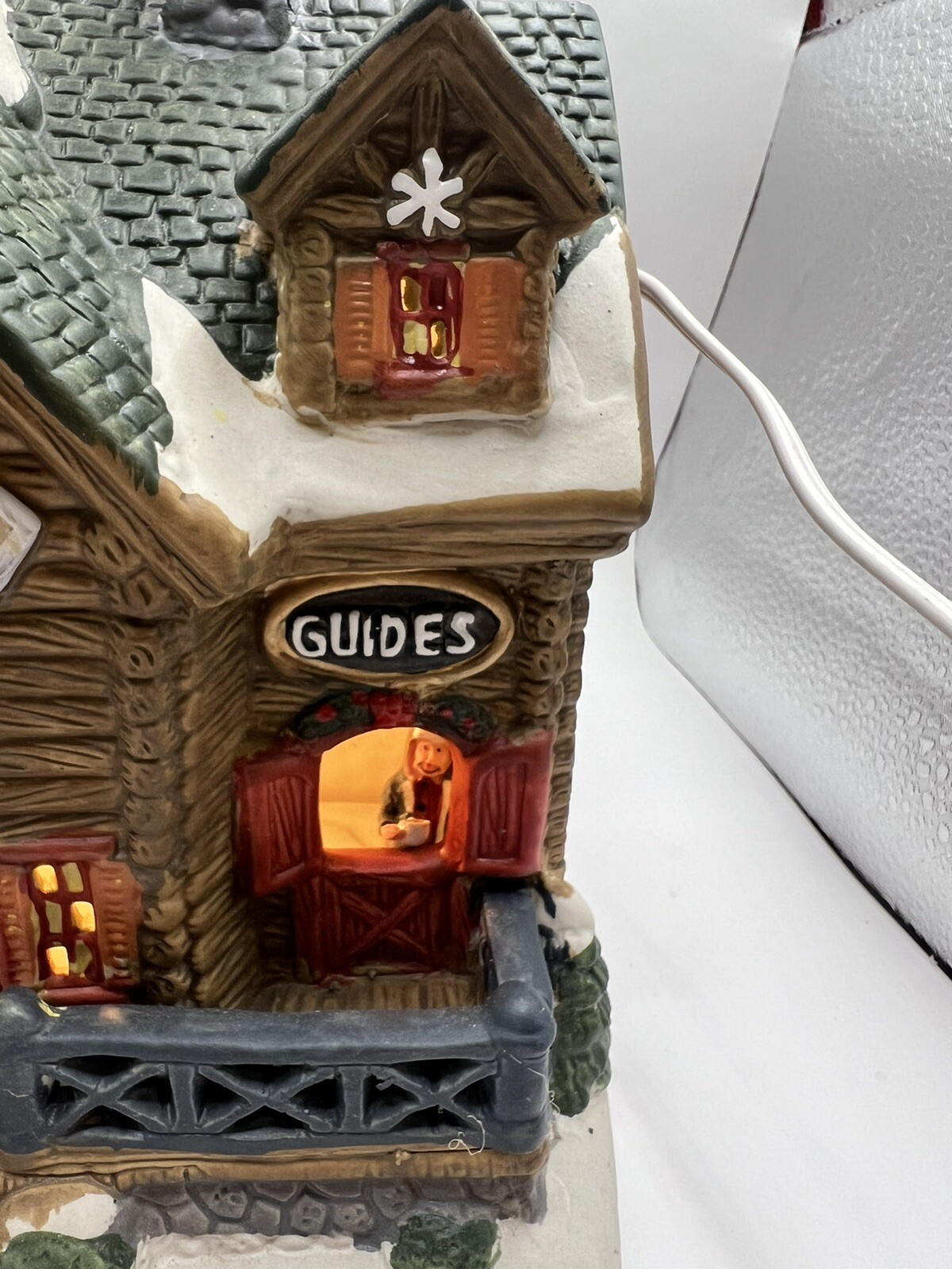 2020 Holiday Time Village, “Tall Pines Hunting Lodge” with light cord READ