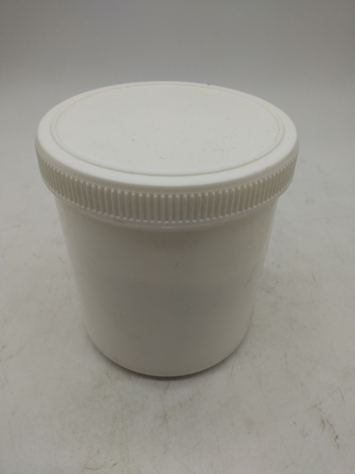 Instant Snow 14 oz Christmas Fake Artificial Snow. 111
