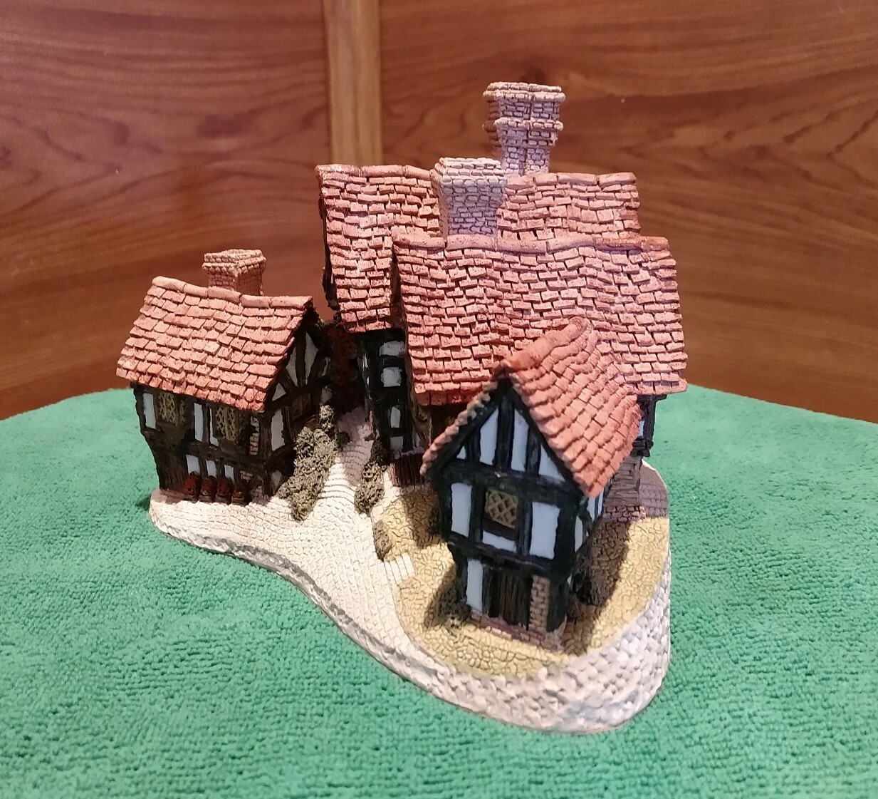 AUTHENTIC © 1981 DAVID WINTER “STRATFORD HOUSE” MADE IN HAMPSHIRE, GREAT BRITAIN