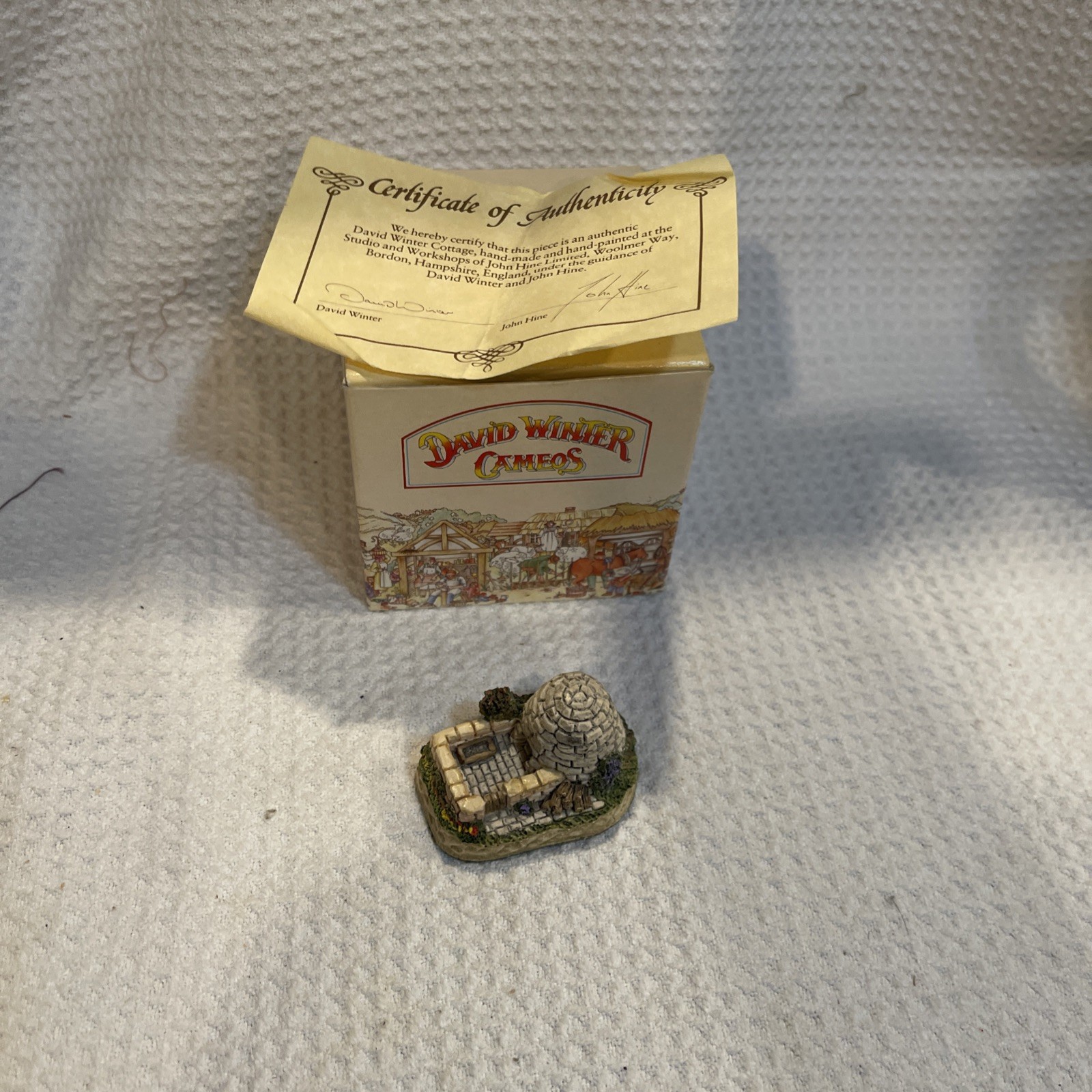 David Winter Cameos Welsh Pig Pen Miniature Sculpture, W/Box, 1991, NEW in Box