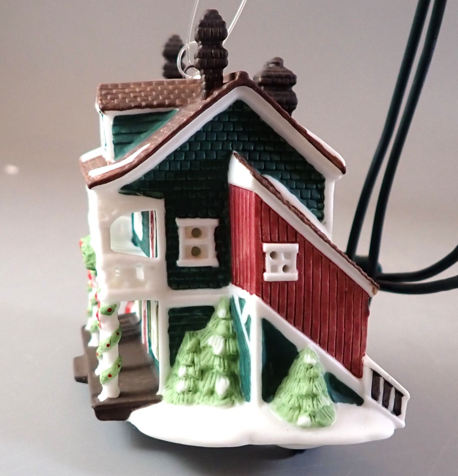 Dept 56 Captain’s Cottage Lighted Ornament New England Village Series 98756